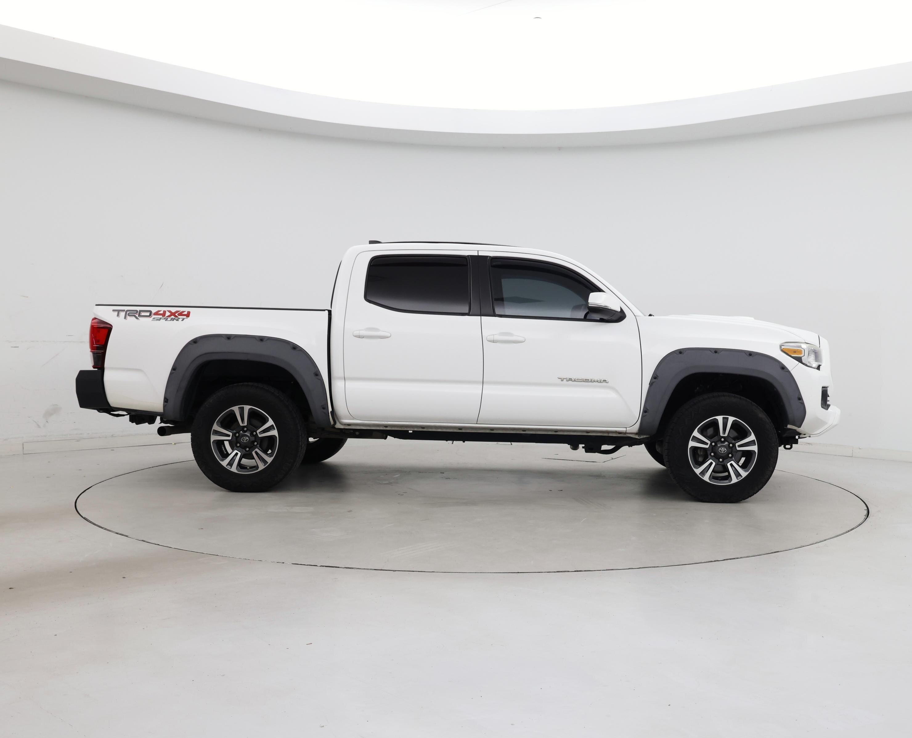 Thumbnail: 2019 Toyota Tacoma - 7