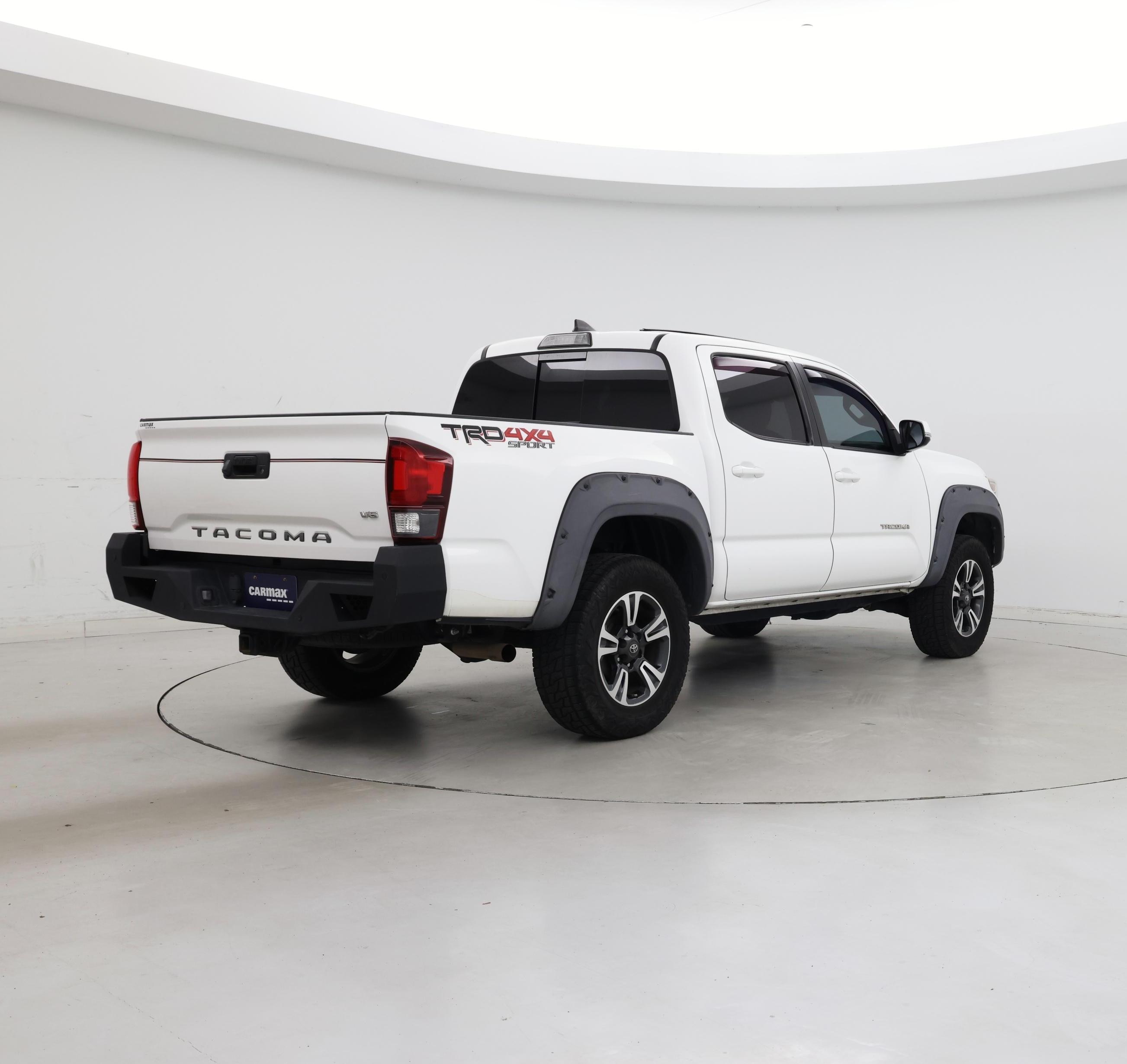 Thumbnail: 2019 Toyota Tacoma - 8