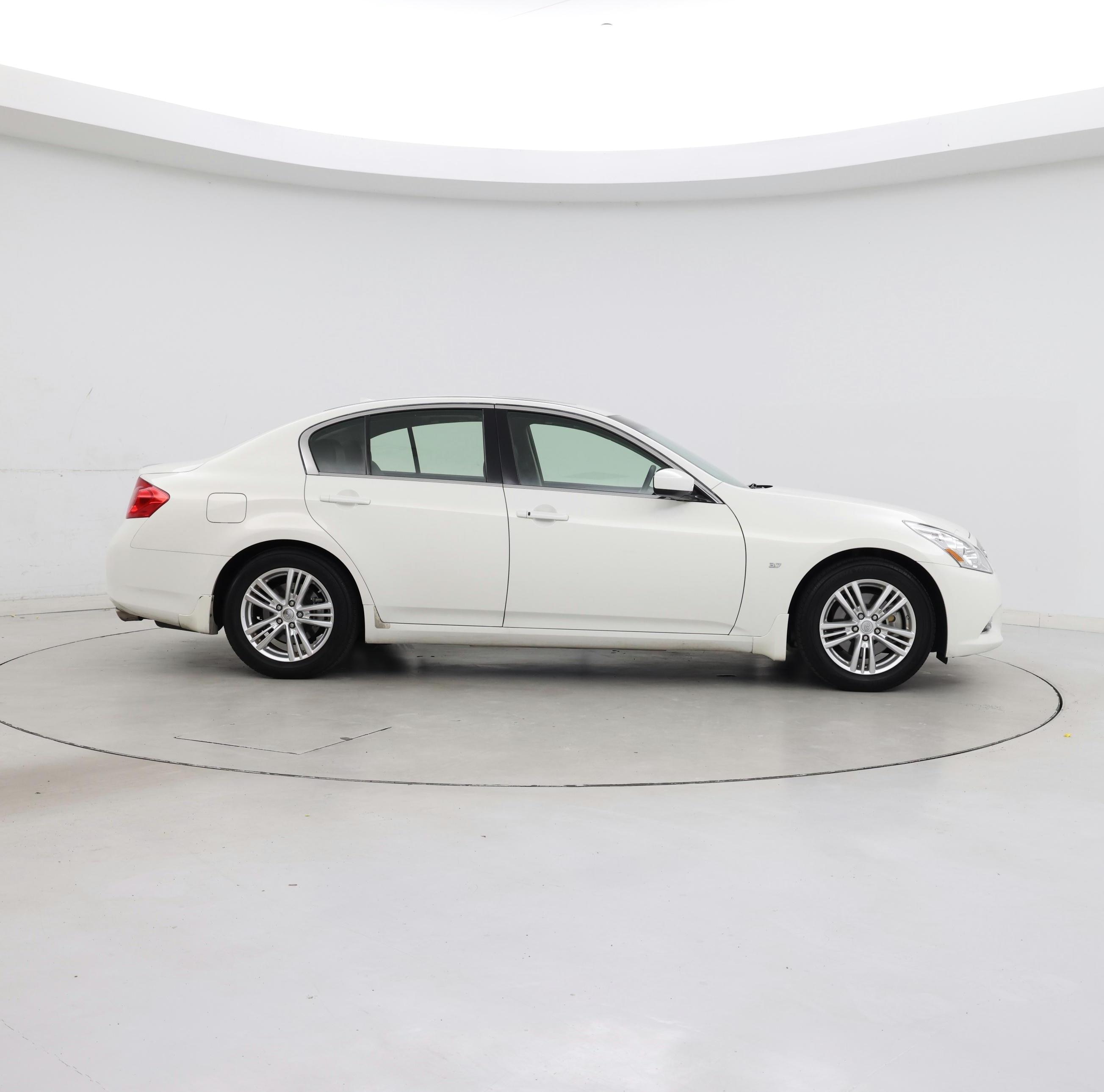 Thumbnail: 2015 INFINITI  - 7