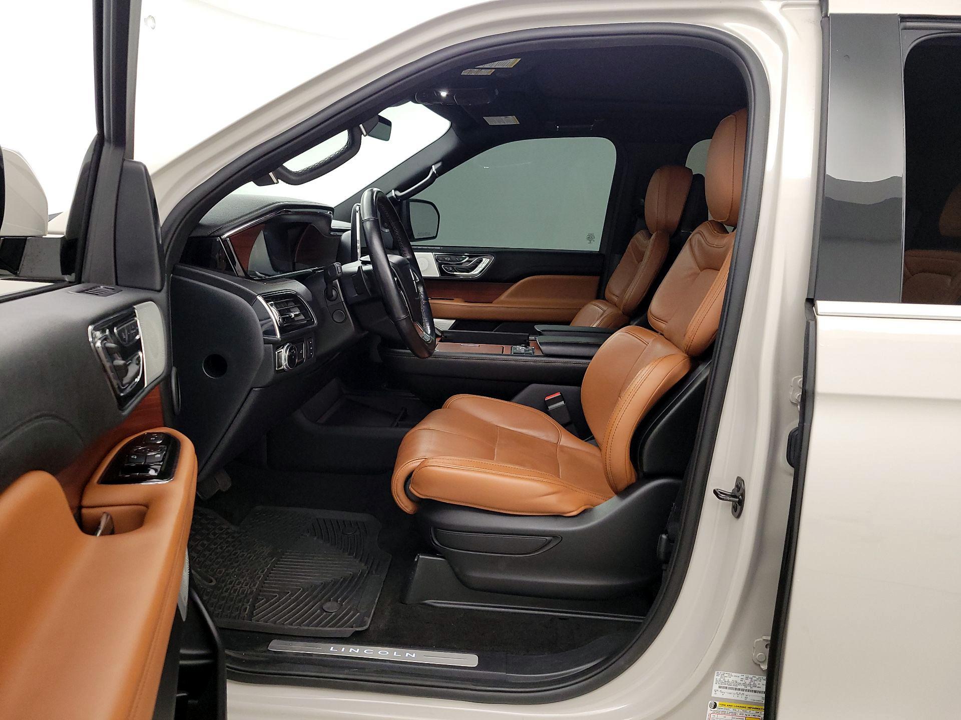Thumbnail: 2021 Lincoln Navigator - 11
