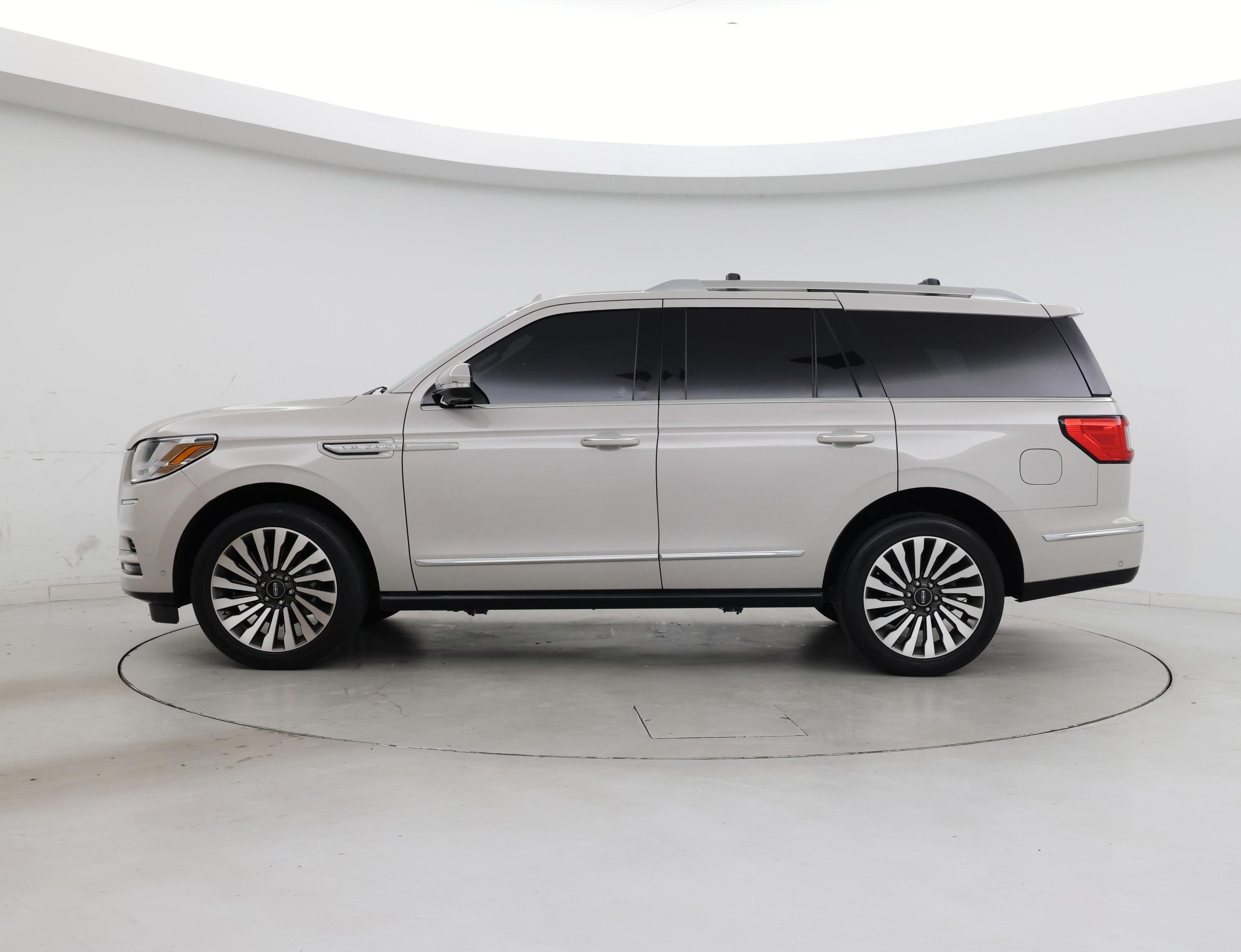 Thumbnail: 2021 Lincoln Navigator - 3
