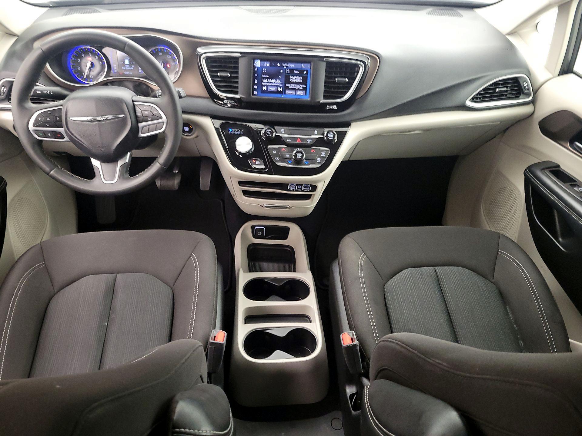 Thumbnail: 2023 Chrysler Voyager - 9