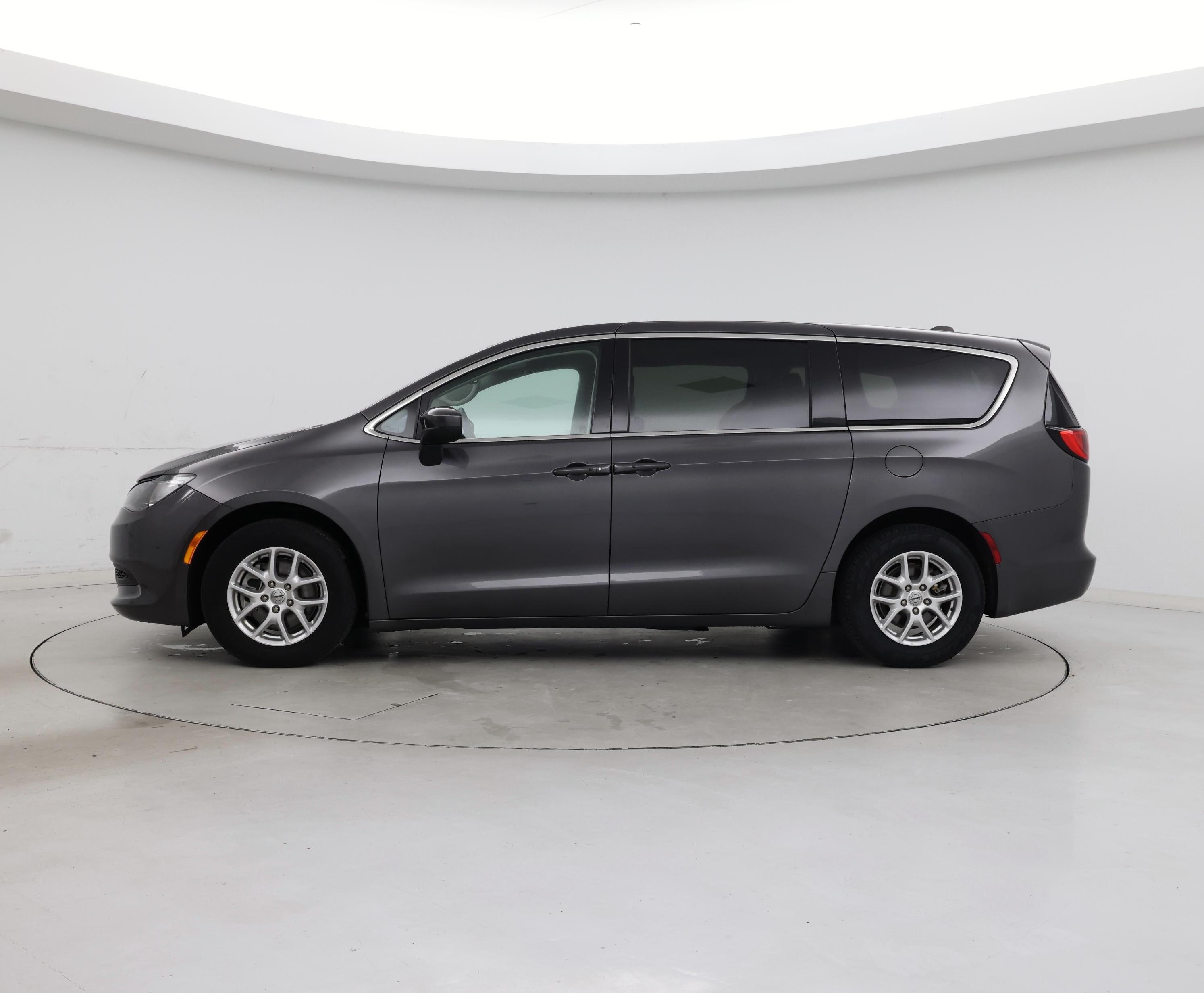 Thumbnail: 2023 Chrysler Voyager - 3