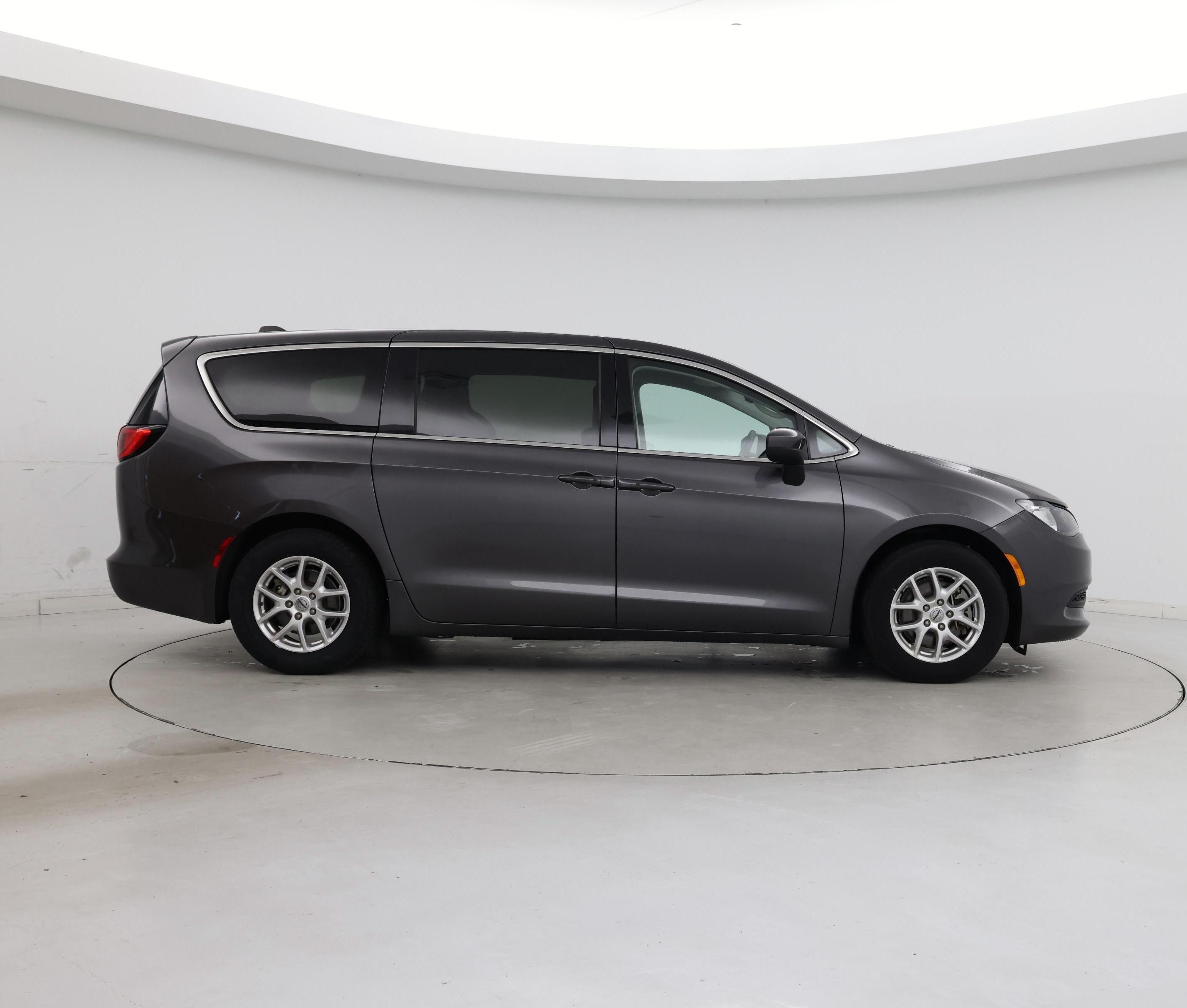 Thumbnail: 2023 Chrysler Voyager - 7