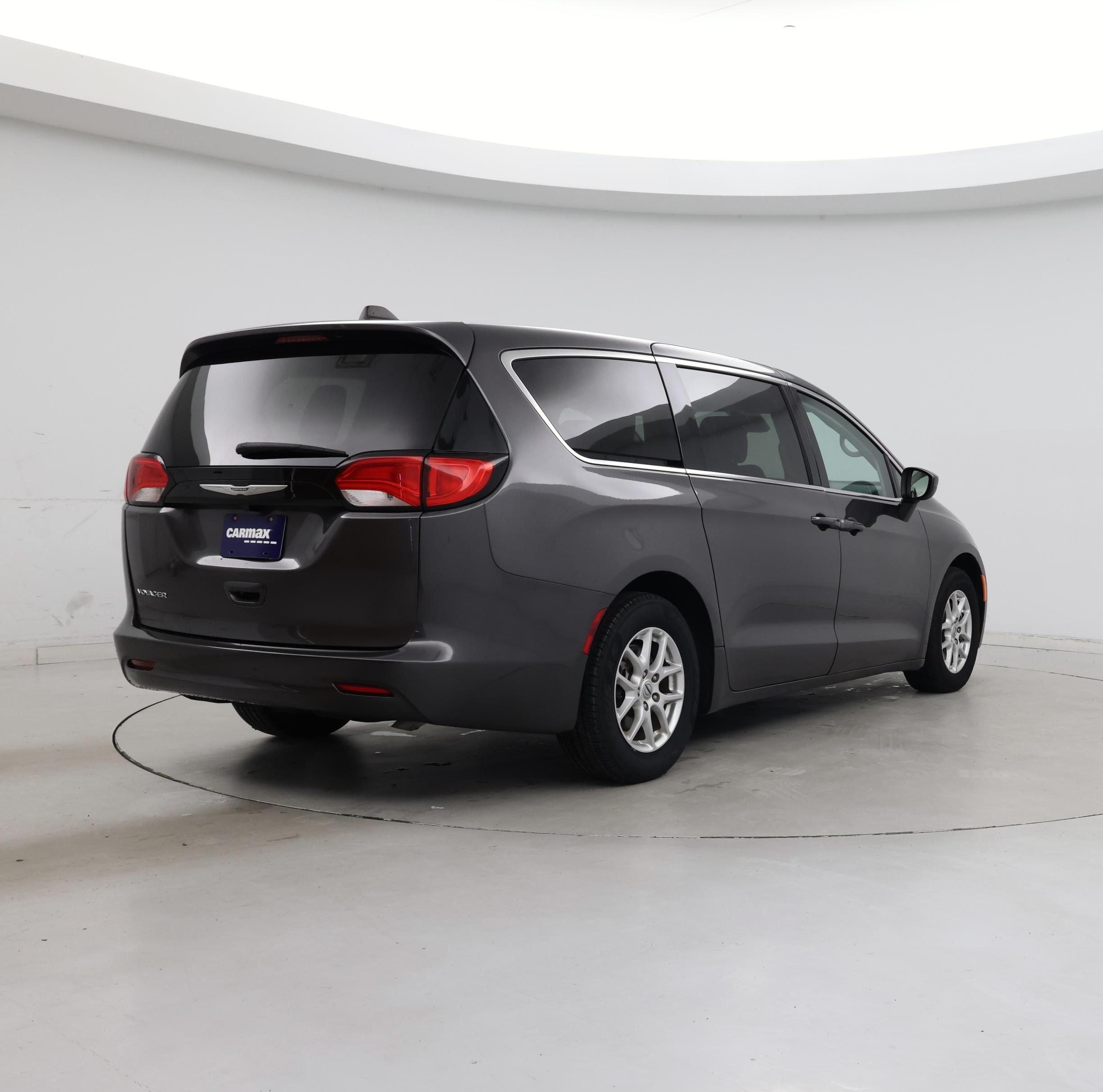 Thumbnail: 2023 Chrysler Voyager - 8