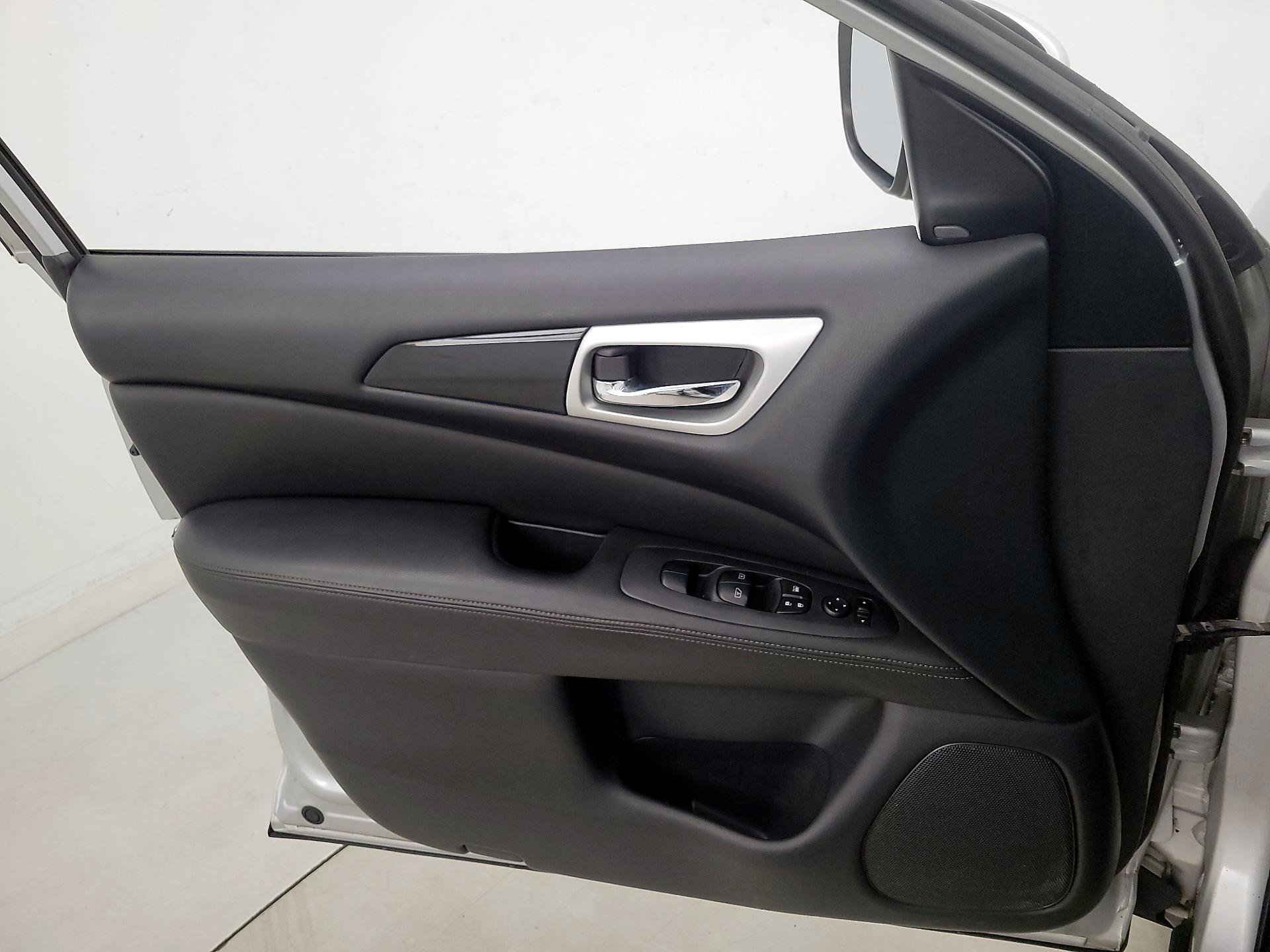 Thumbnail: 2019 Nissan Pathfinder - 12