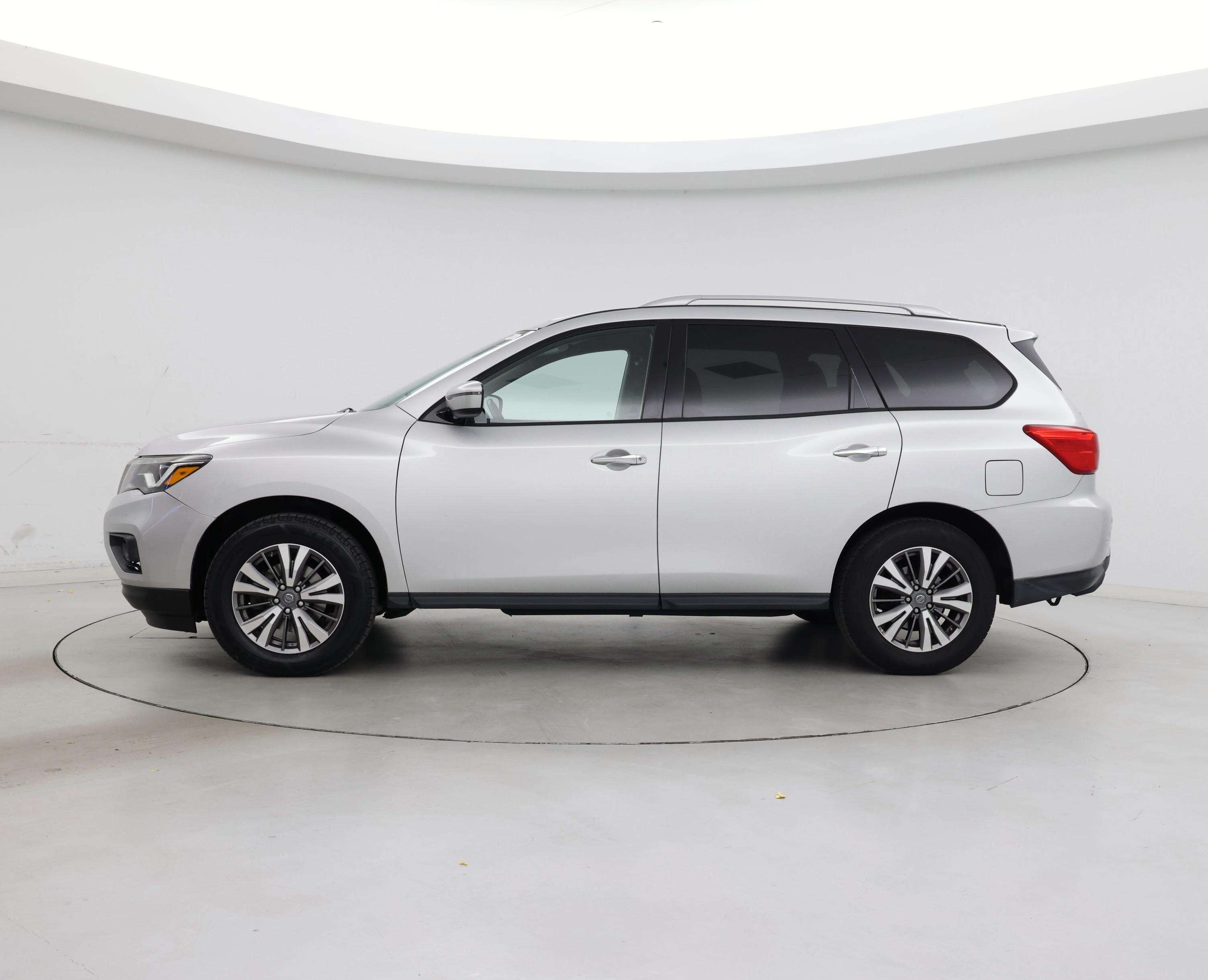 Thumbnail: 2019 Nissan Pathfinder - 3