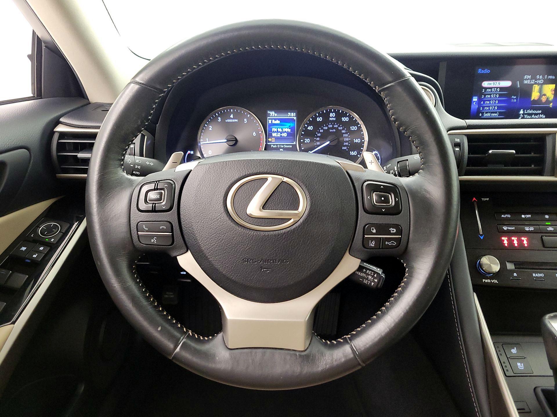 Thumbnail: 2018 Lexus IS - 10