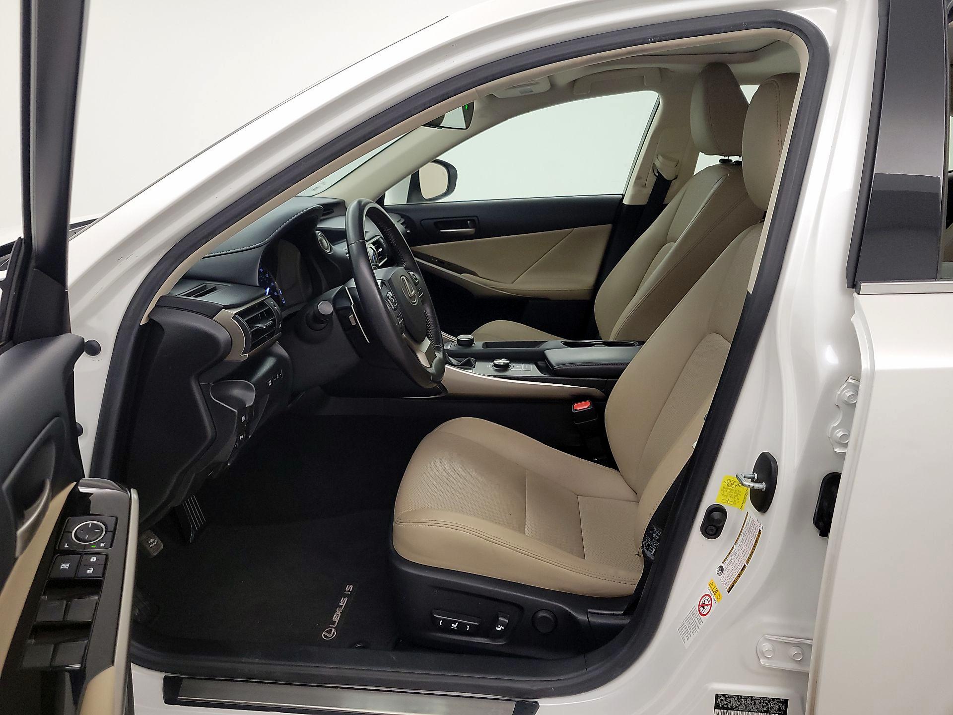 Thumbnail: 2018 Lexus IS - 11