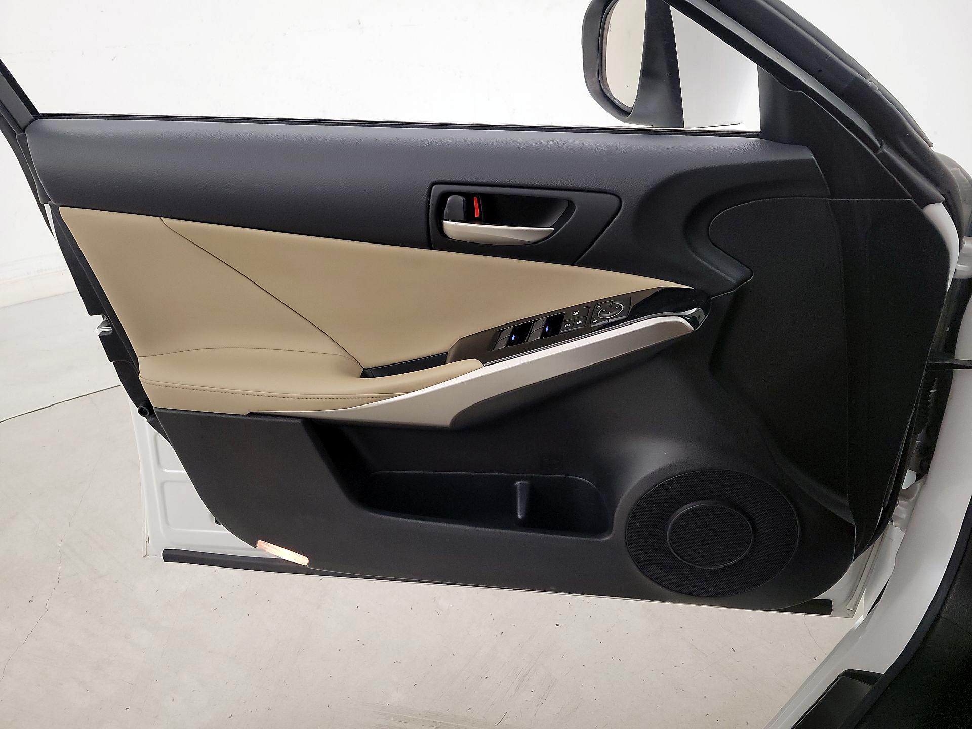 Thumbnail: 2018 Lexus IS - 12