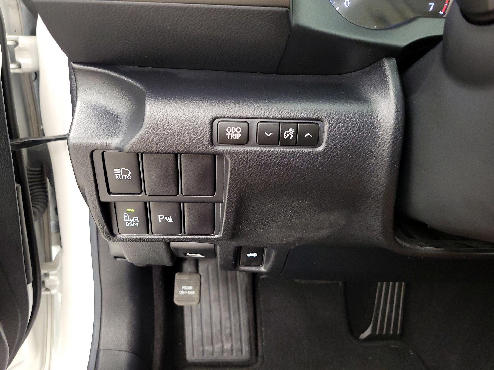 Thumbnail: 2018 Lexus IS - 13