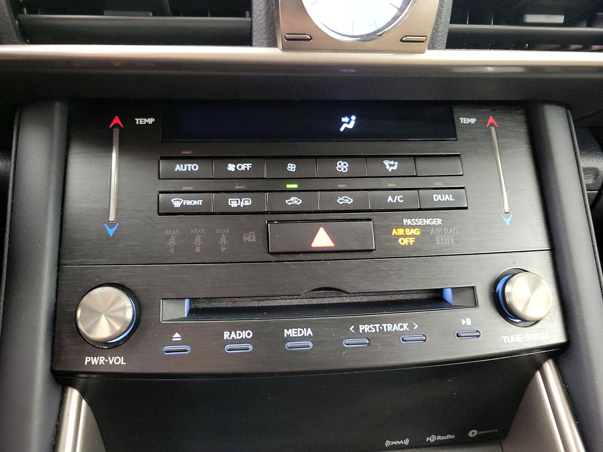 Thumbnail: 2018 Lexus IS - 16