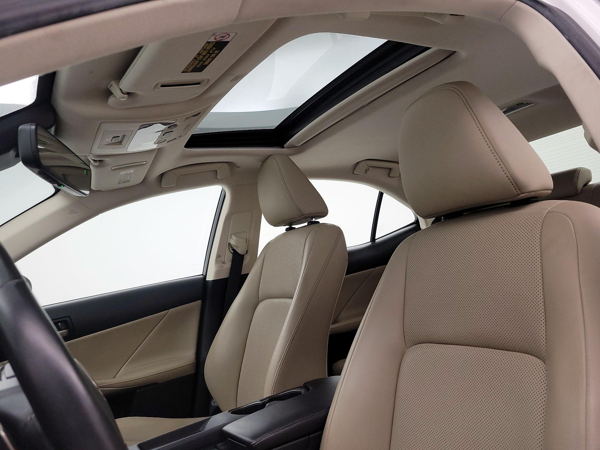 Thumbnail: 2018 Lexus IS - 19