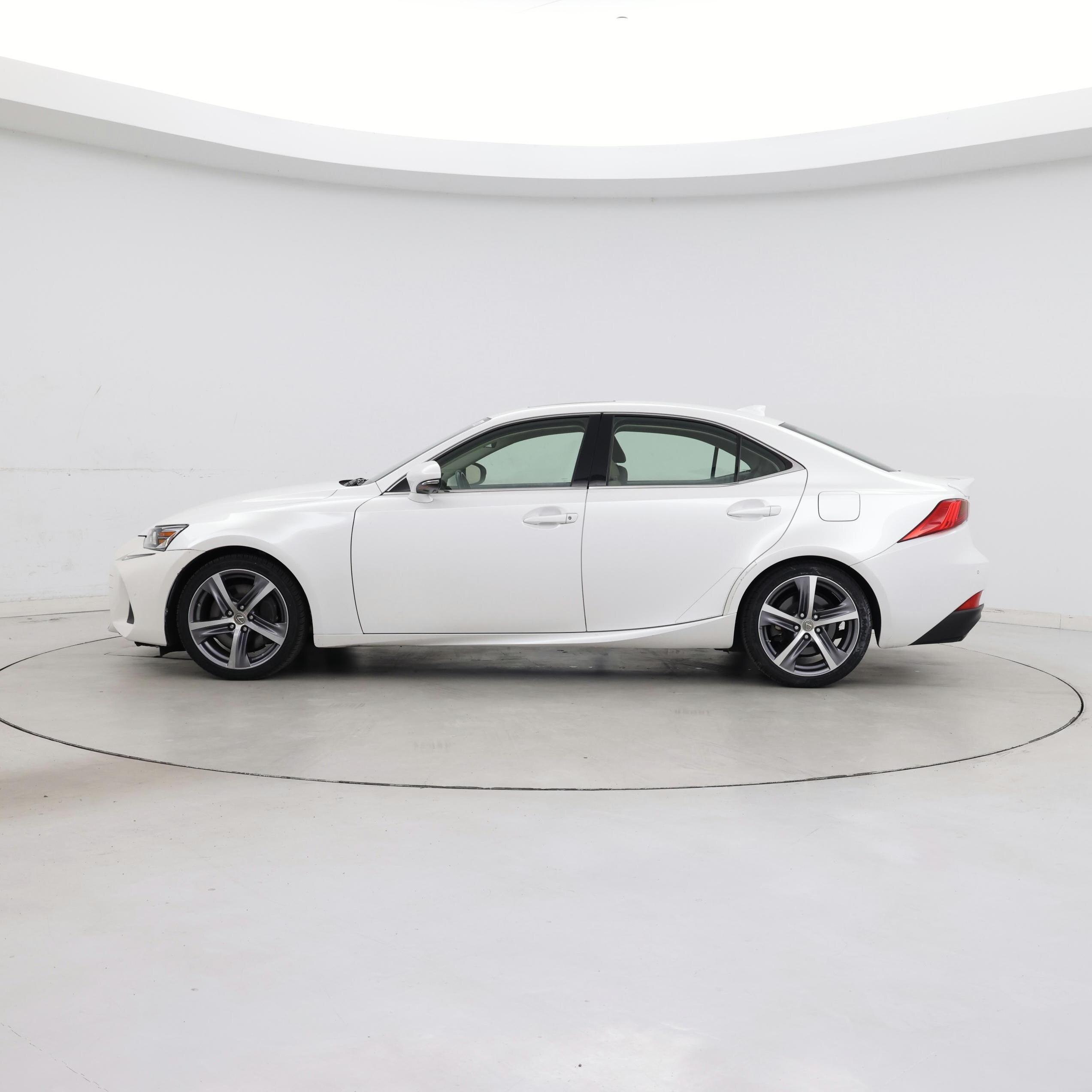 Thumbnail: 2018 Lexus IS - 3