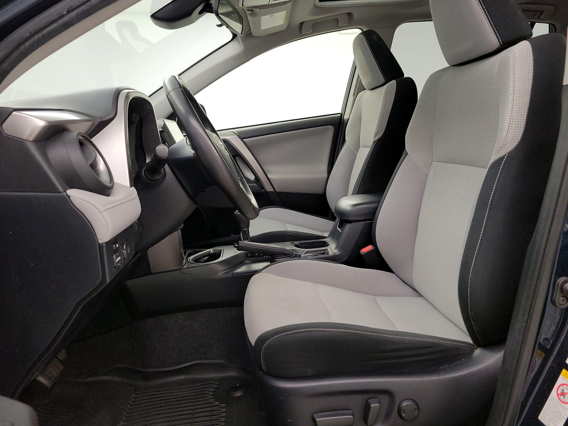 Thumbnail: 2018 Toyota RAV4 - 11