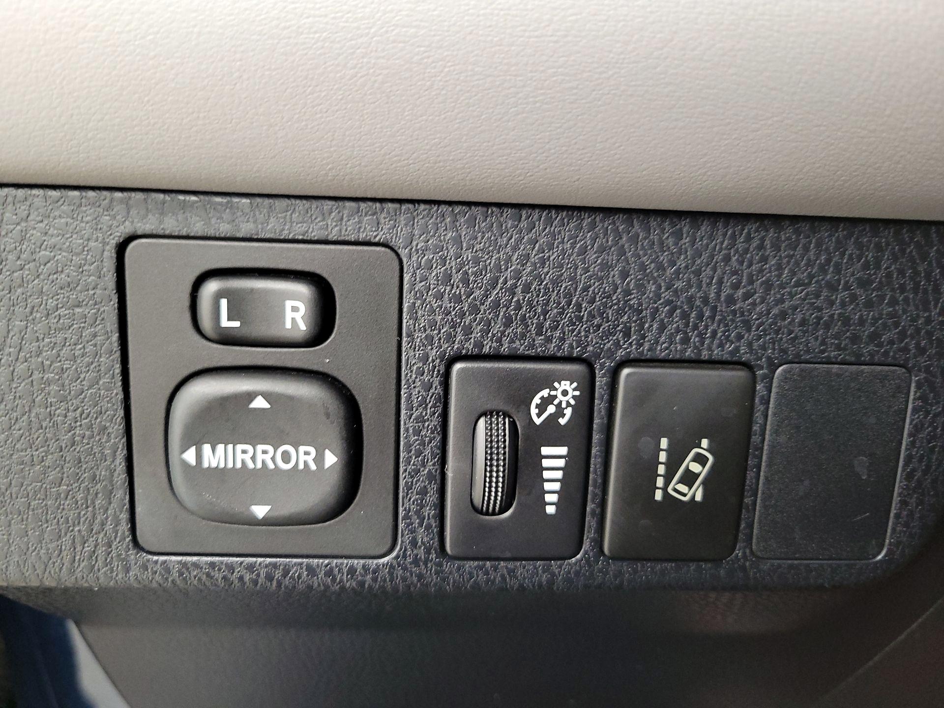 Thumbnail: 2018 Toyota RAV4 - 13