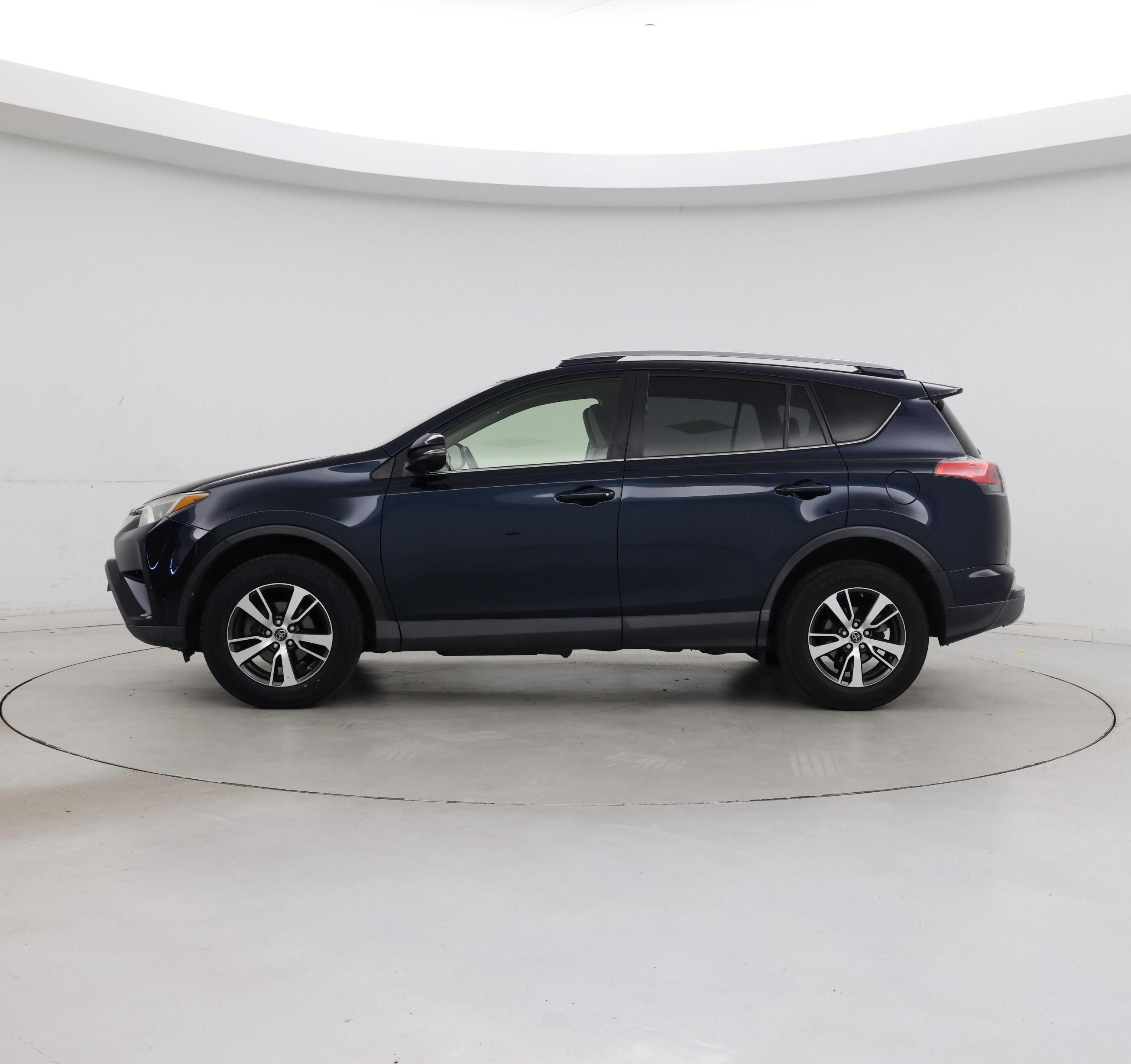 Thumbnail: 2018 Toyota RAV4 - 3