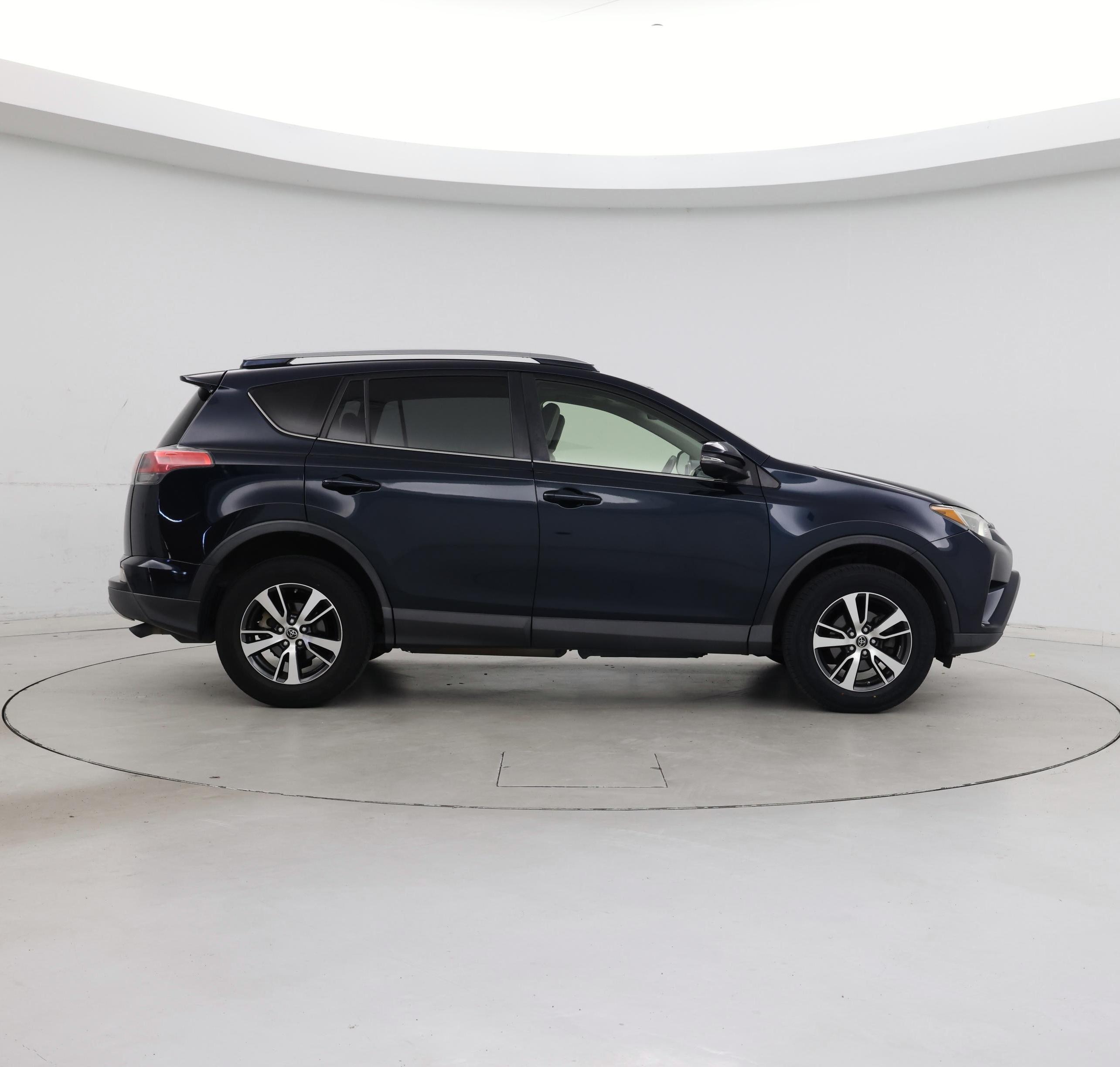 Thumbnail: 2018 Toyota RAV4 - 7