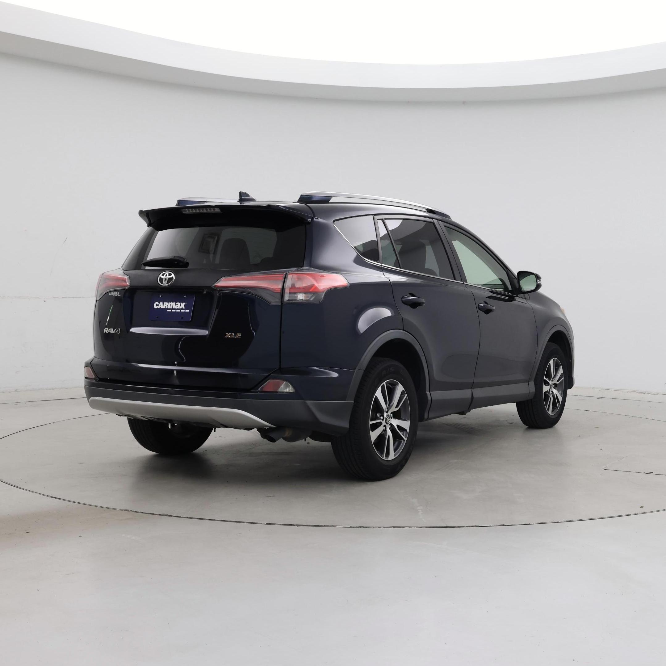 Thumbnail: 2018 Toyota RAV4 - 8