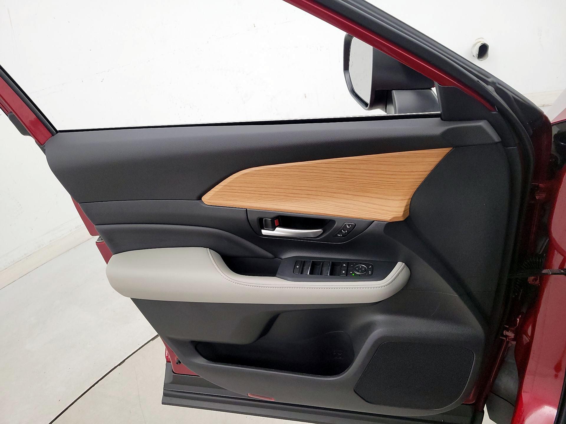 Thumbnail: 2025 Toyota Grand Highlander - 12