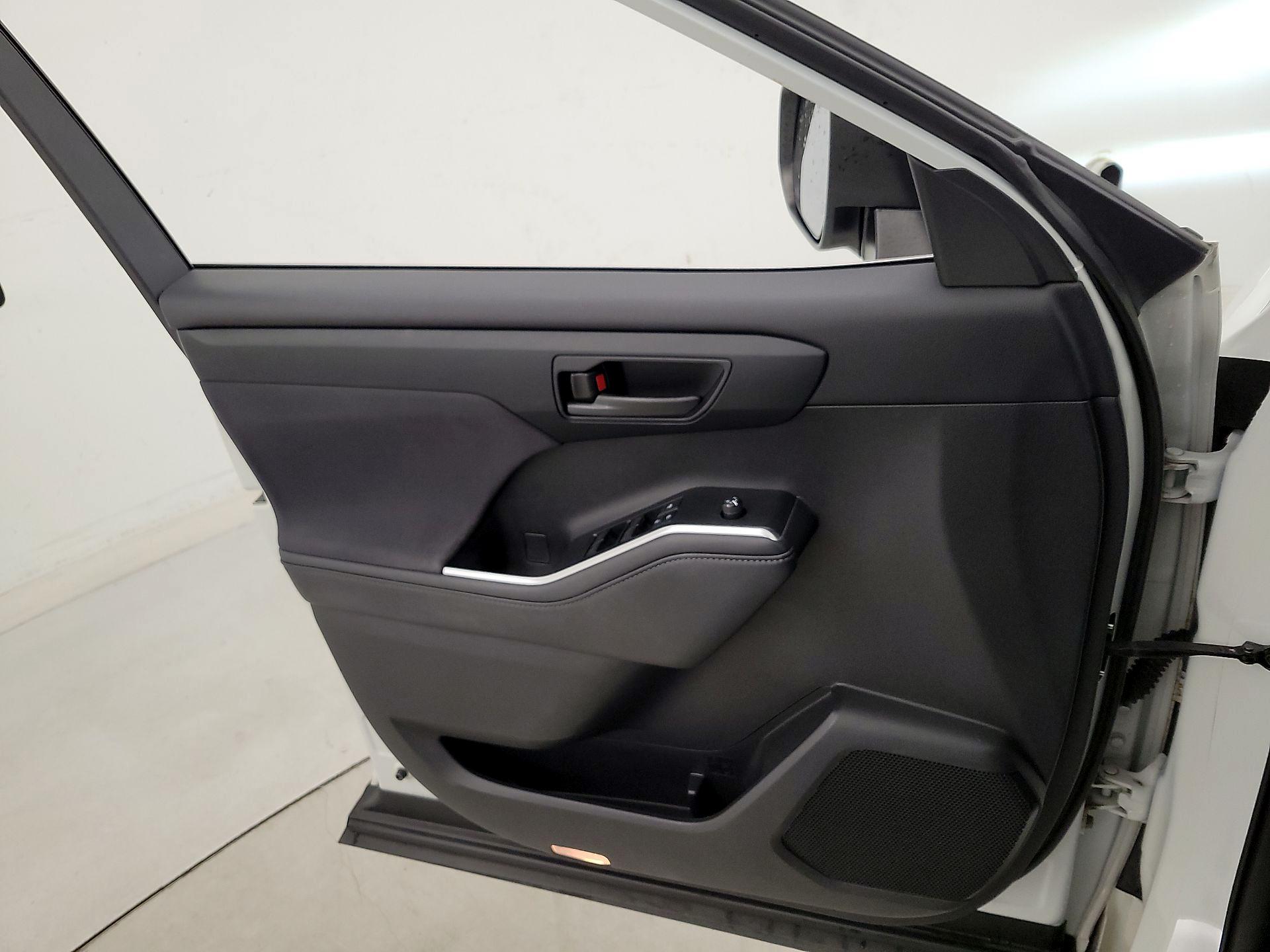 Thumbnail: 2020 Toyota Highlander - 12