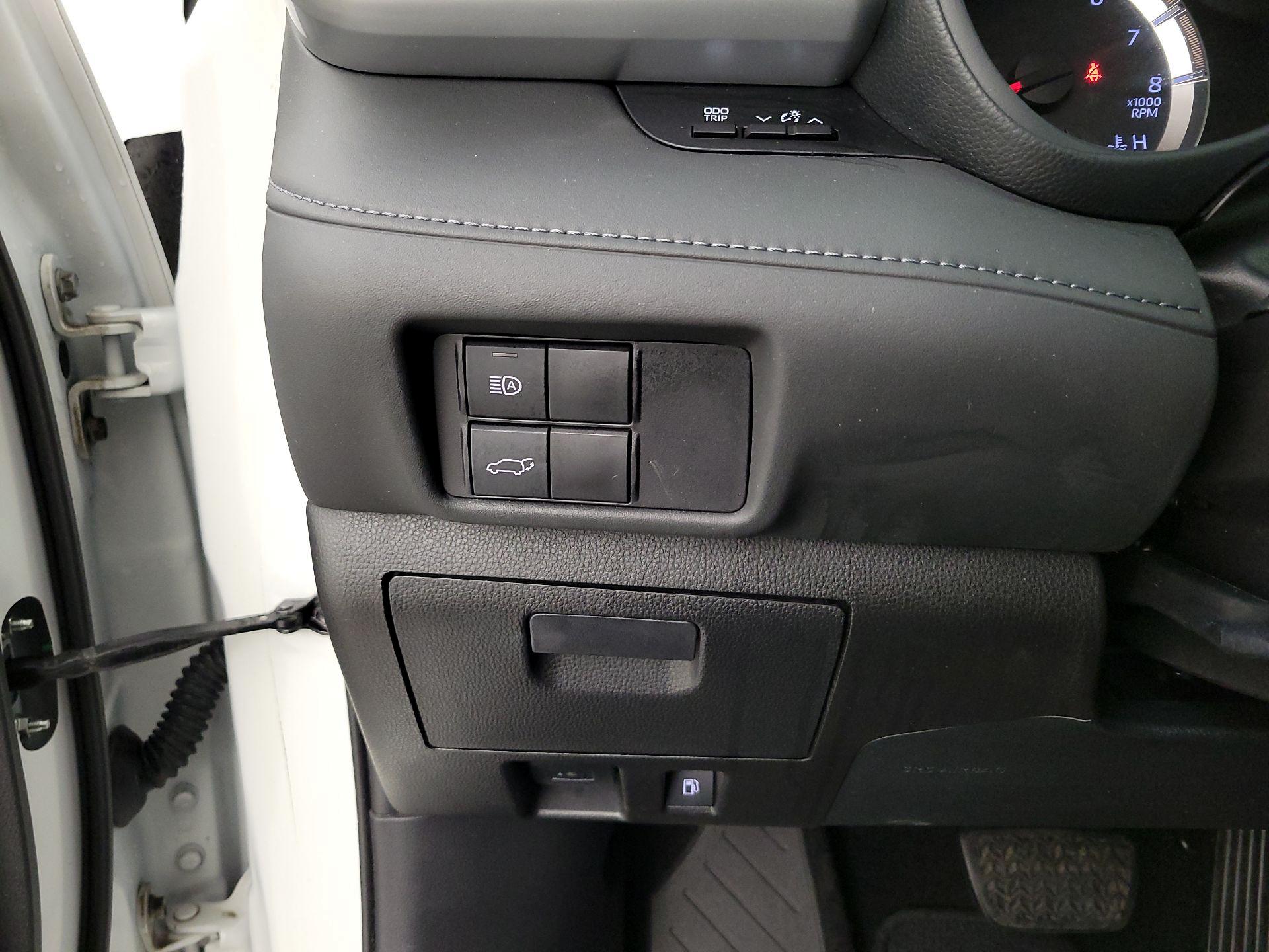 Thumbnail: 2020 Toyota Highlander - 13