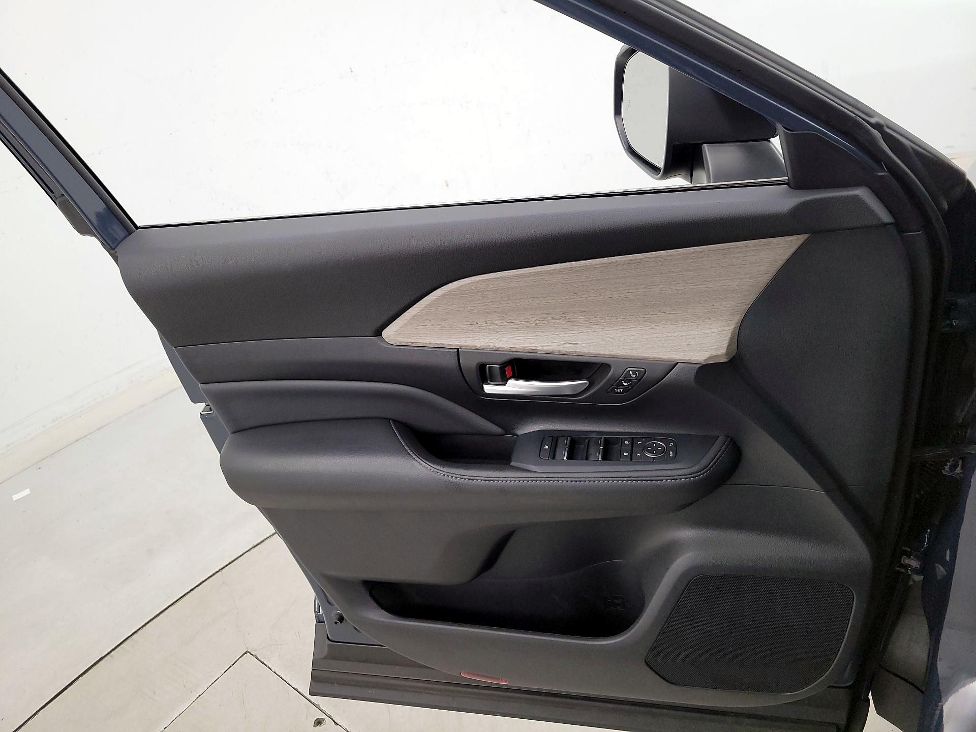 Thumbnail: 2024 Toyota Highlander - 12