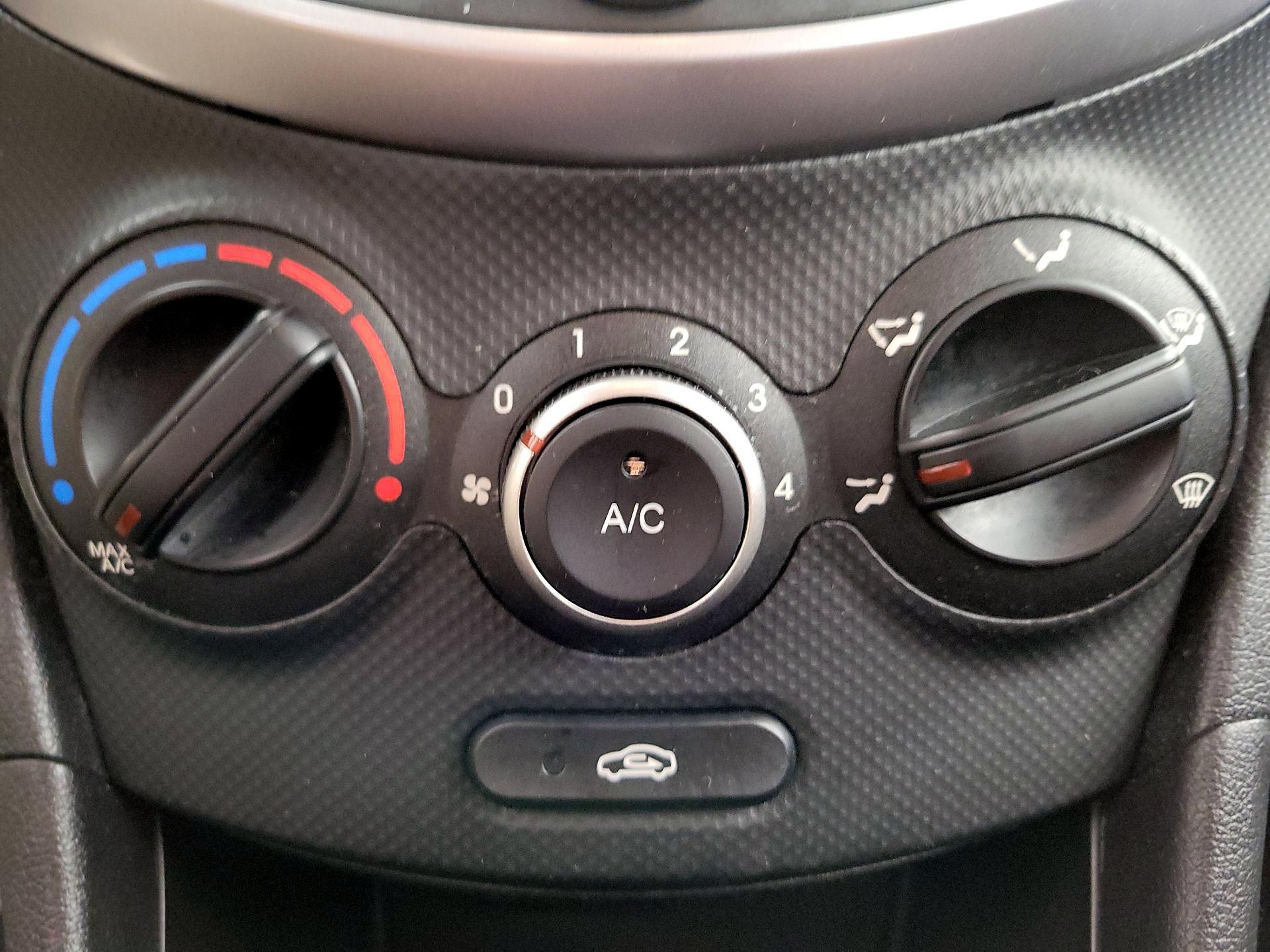 Thumbnail: 2016 Hyundai Accent - 15