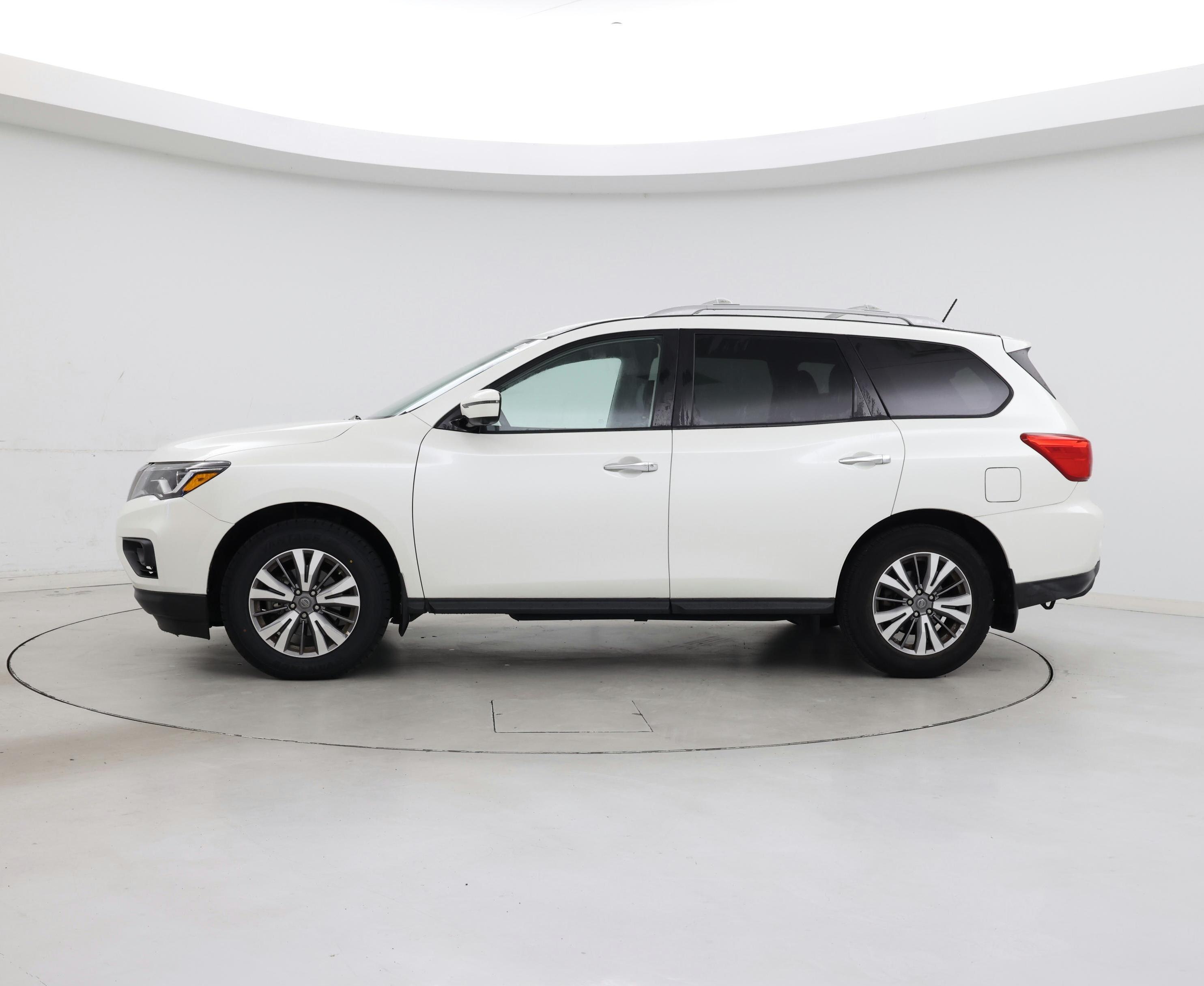 Thumbnail: 2018 Nissan Pathfinder - 3