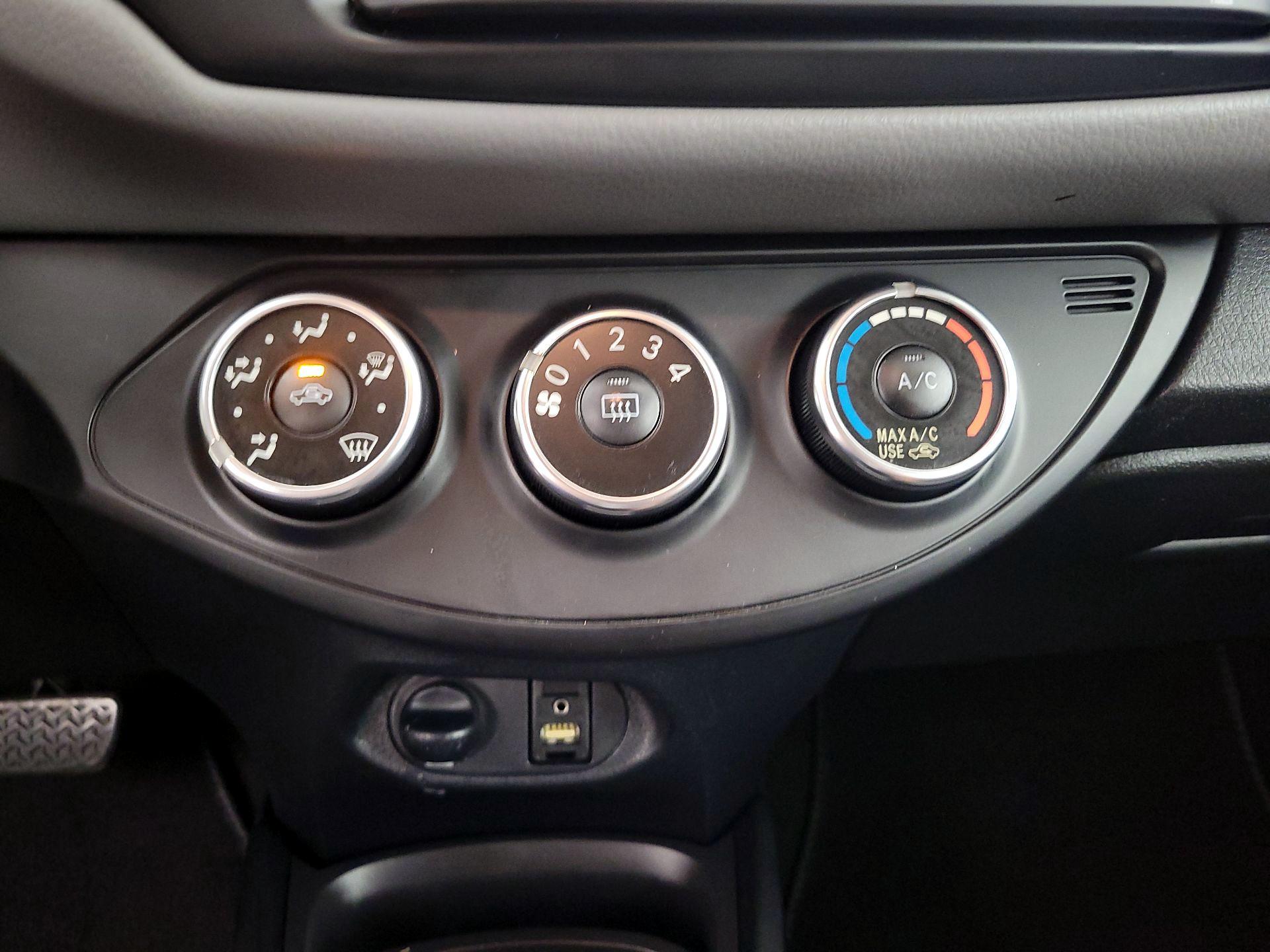 Thumbnail: 2016 Toyota Yaris - 15