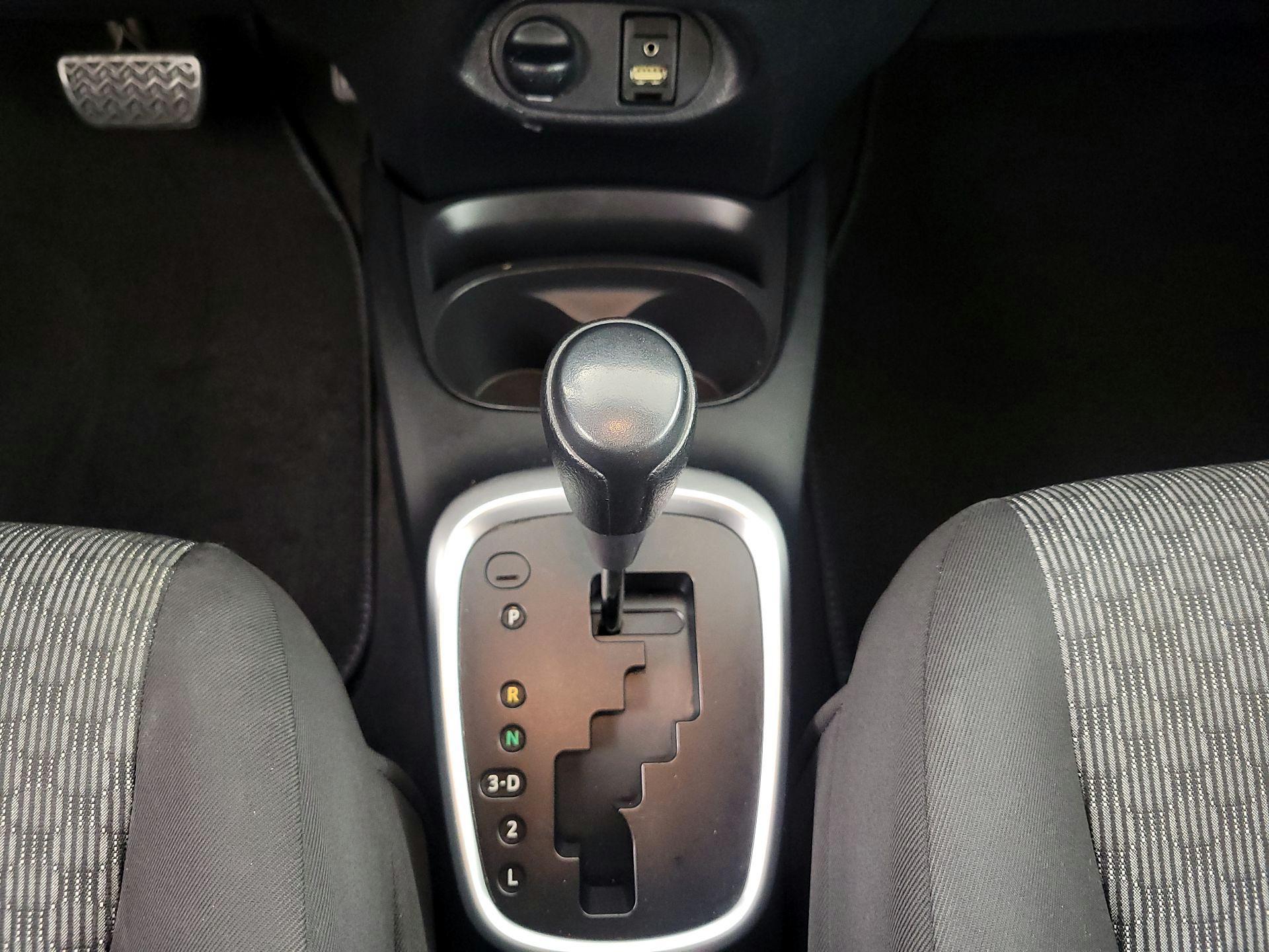 Thumbnail: 2016 Toyota Yaris - 16