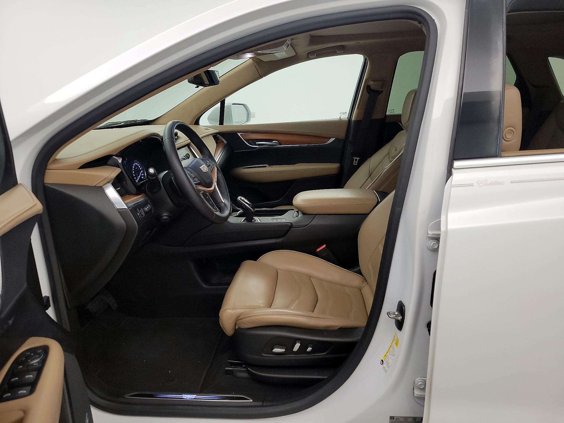 Thumbnail: 2017 Cadillac XT5 - 11