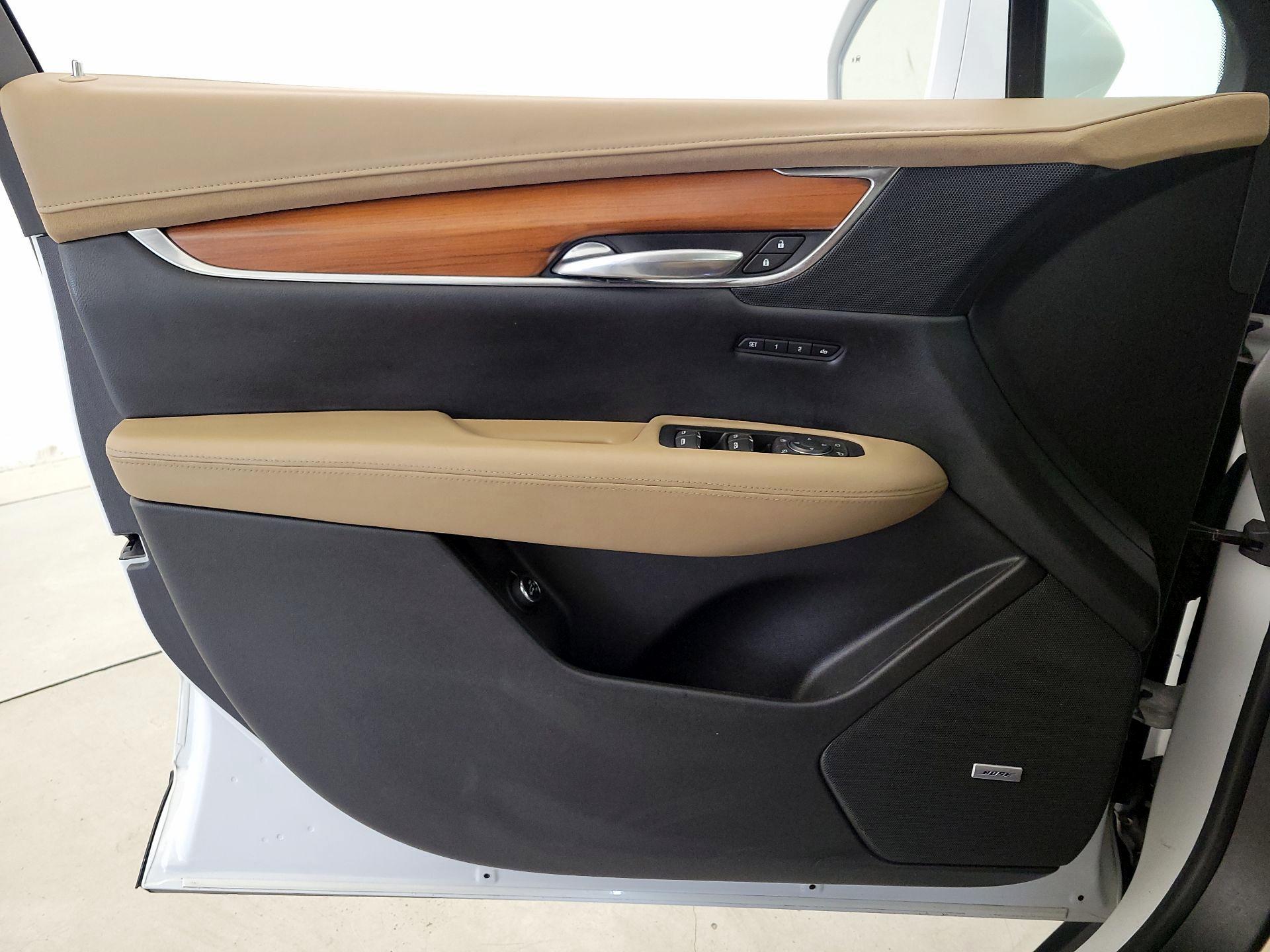 Thumbnail: 2017 Cadillac XT5 - 12