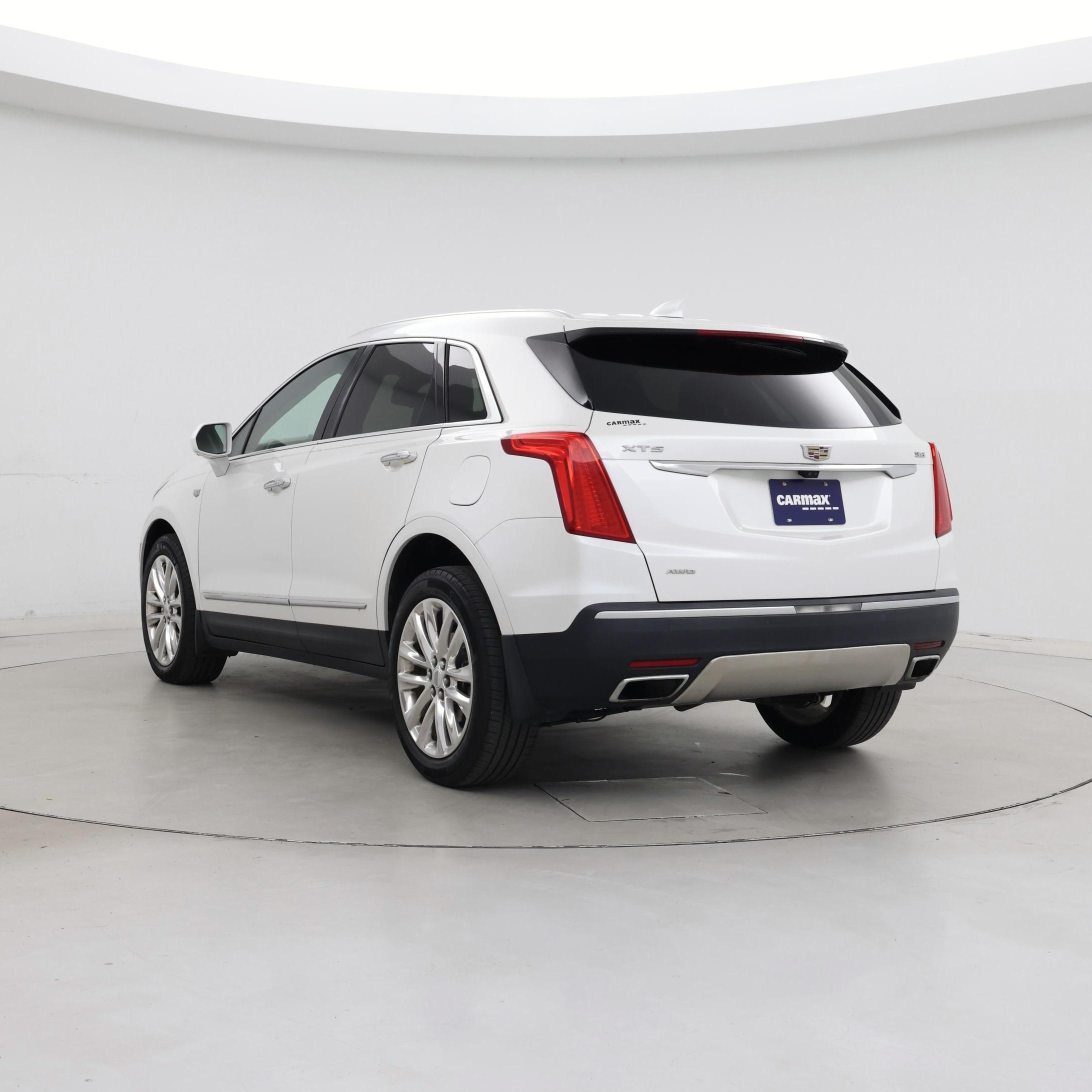 Thumbnail: 2017 Cadillac XT5 - 2