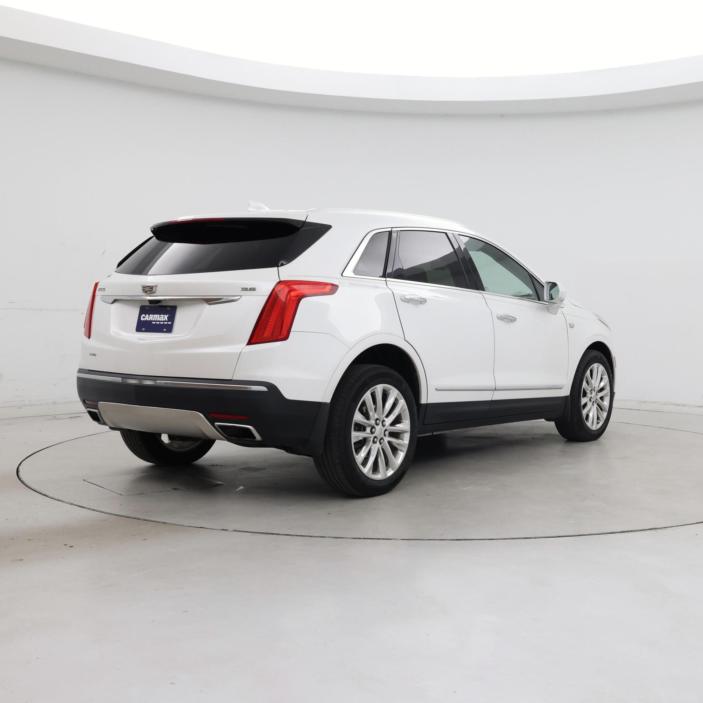 Thumbnail: 2017 Cadillac XT5 - 8