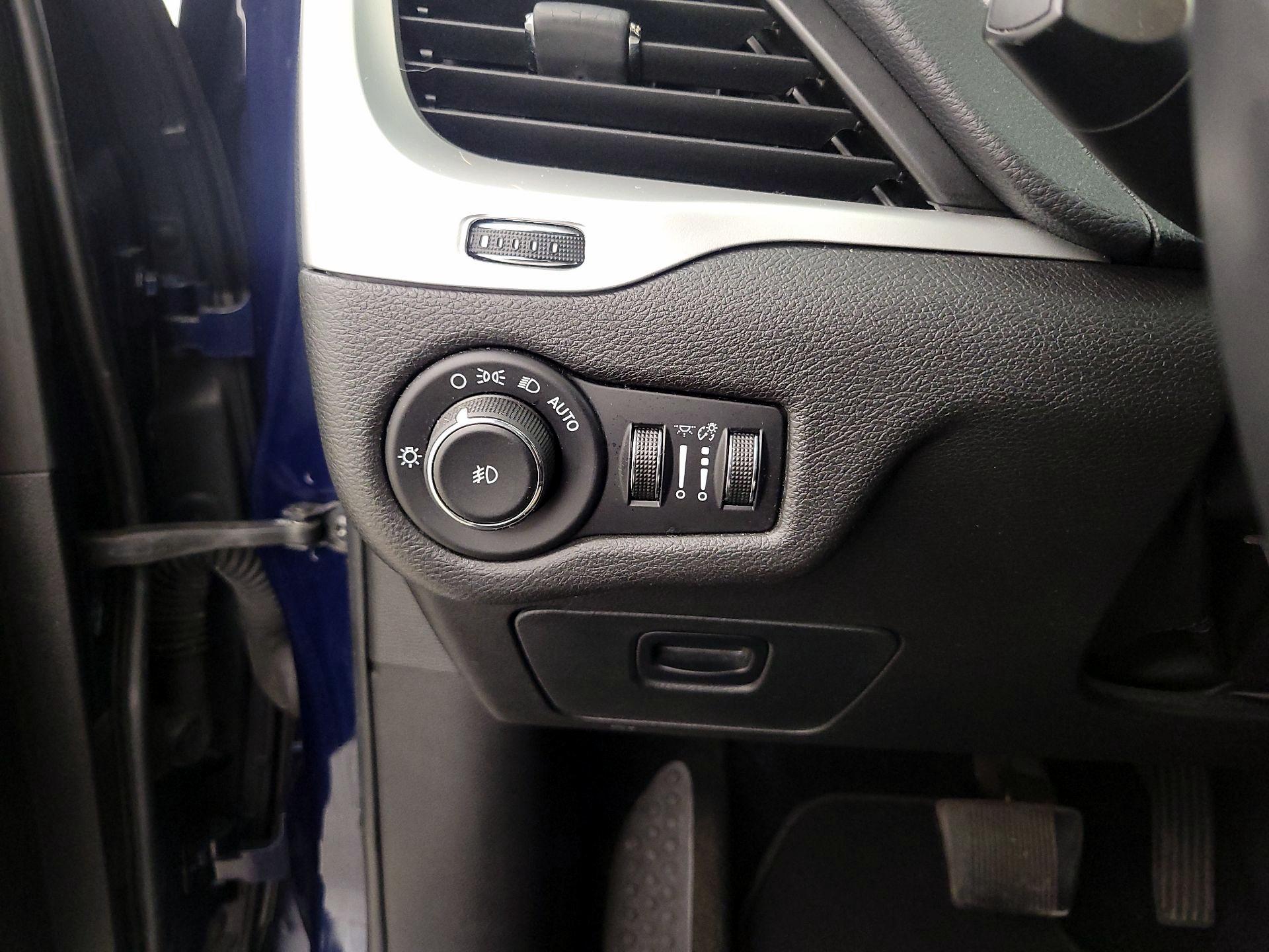 Thumbnail: 2016 Jeep Cherokee - 13