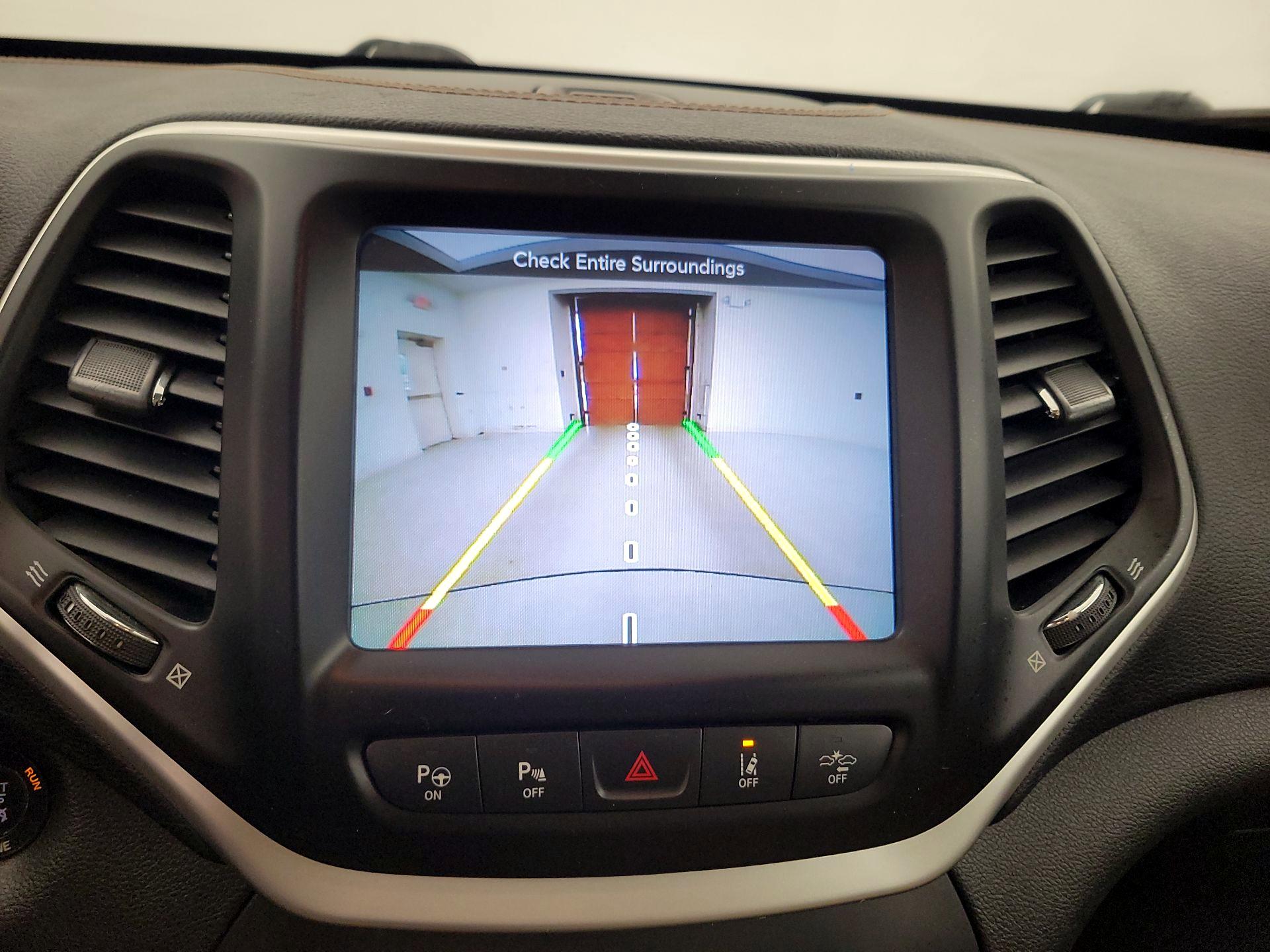 Thumbnail: 2016 Jeep Cherokee - 14