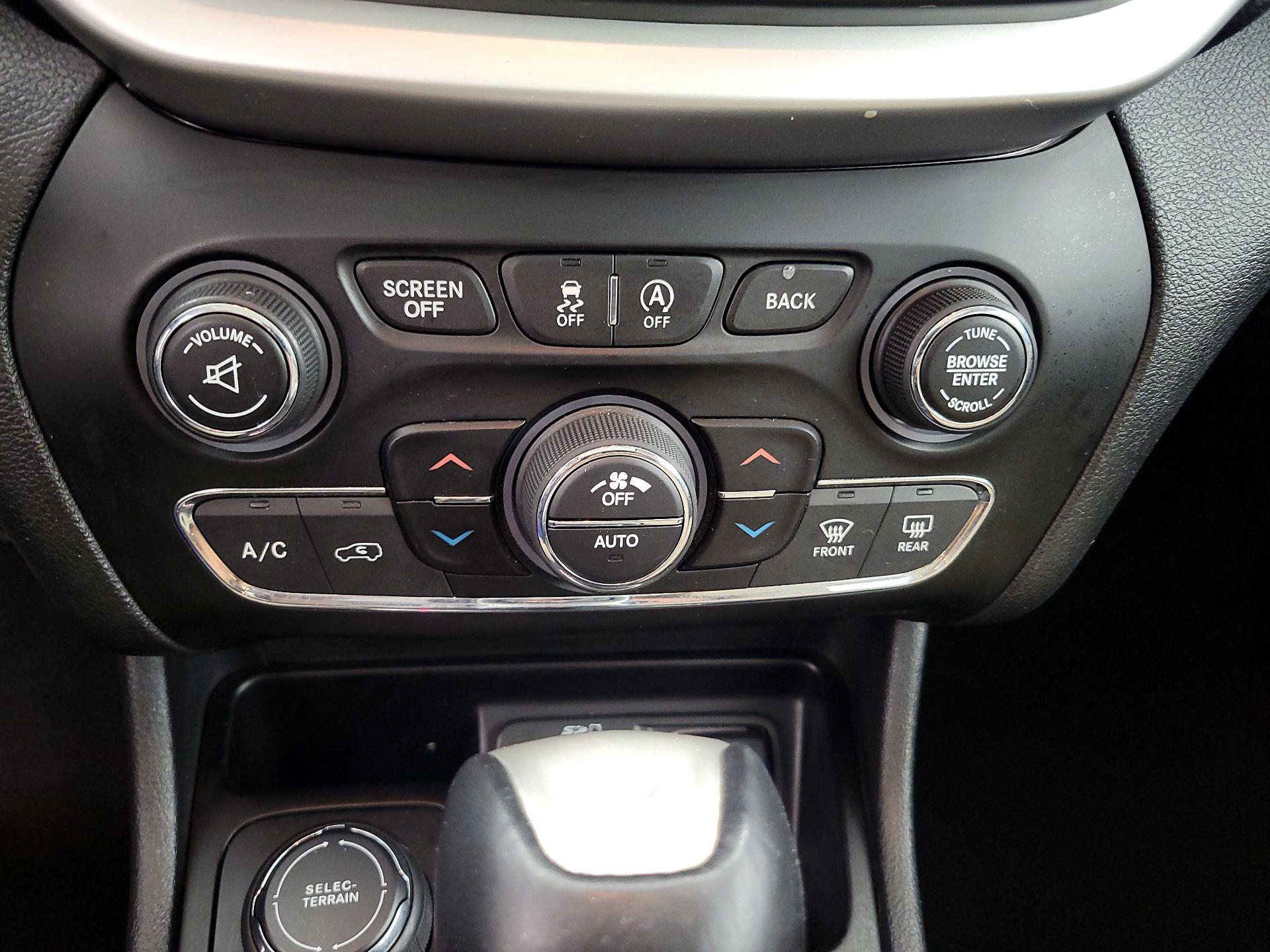 Thumbnail: 2016 Jeep Cherokee - 16