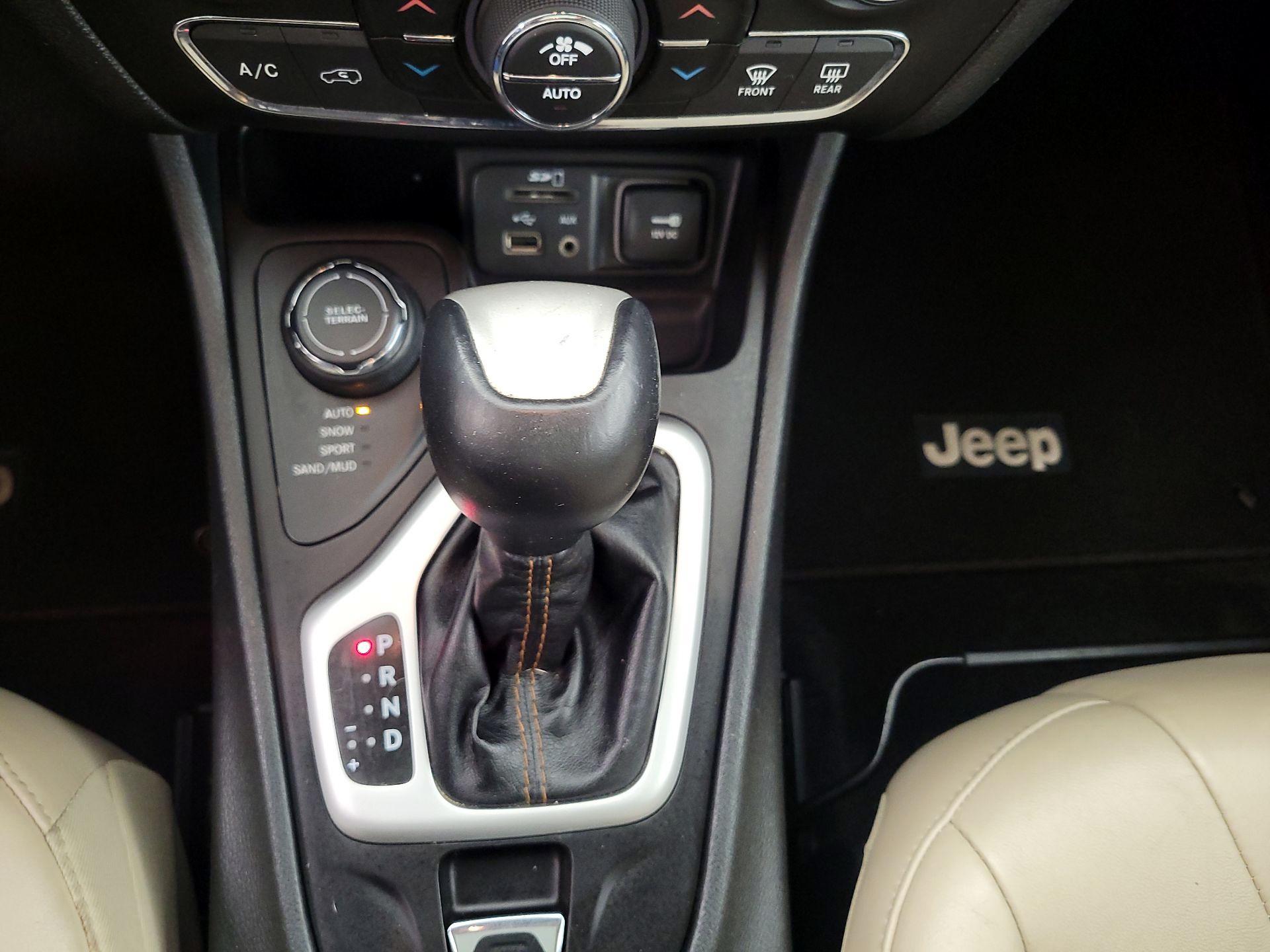Thumbnail: 2016 Jeep Cherokee - 17
