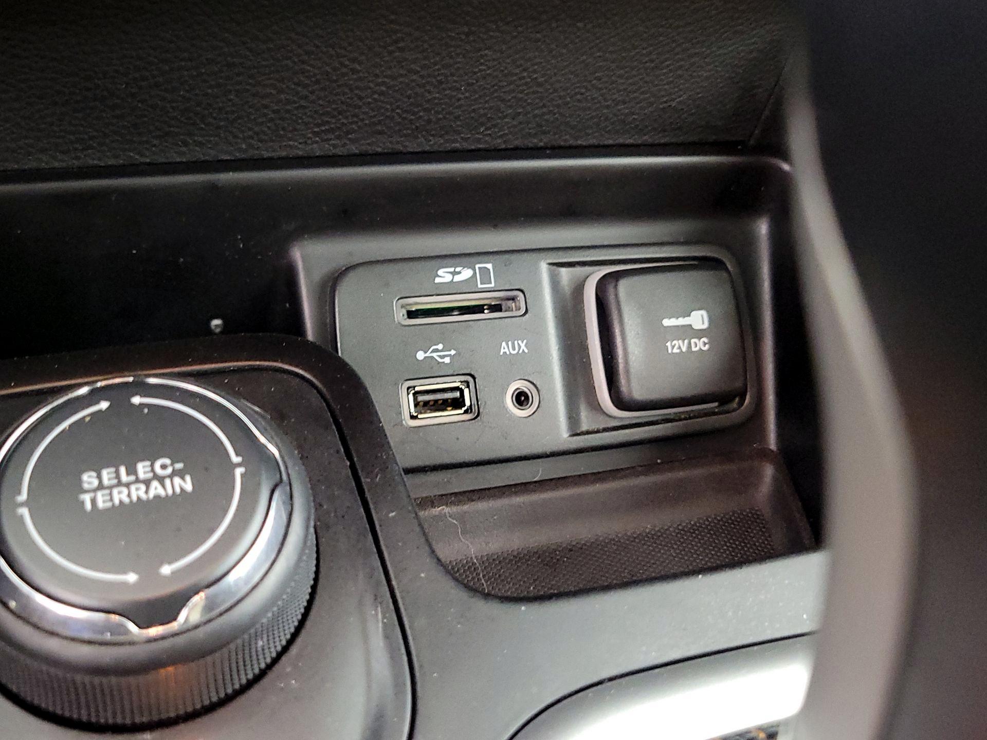 Thumbnail: 2016 Jeep Cherokee - 18