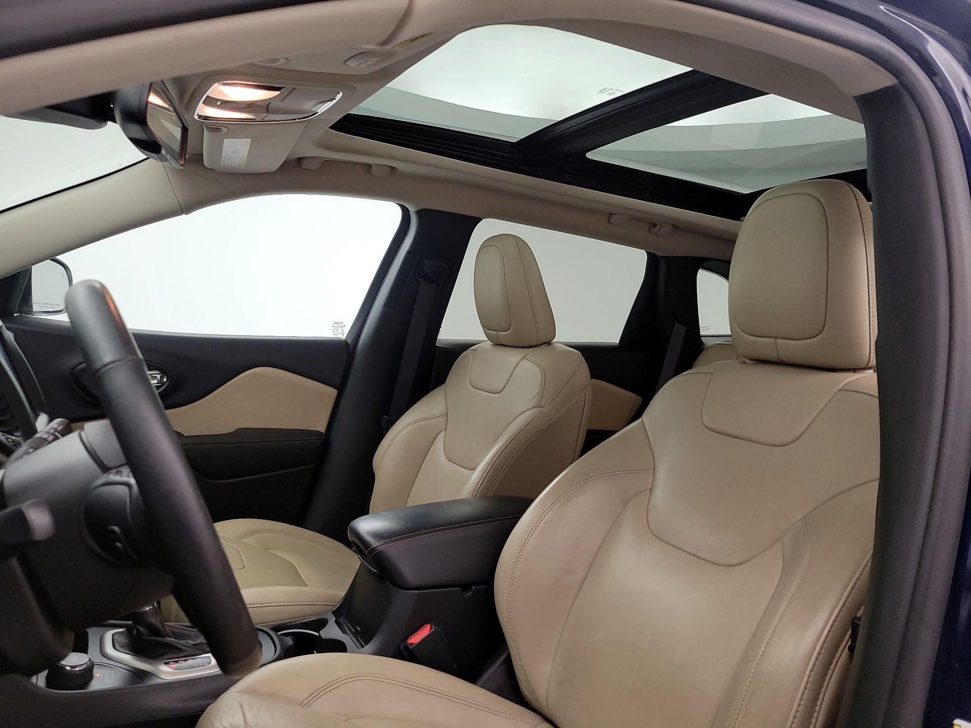 Thumbnail: 2016 Jeep Cherokee - 19