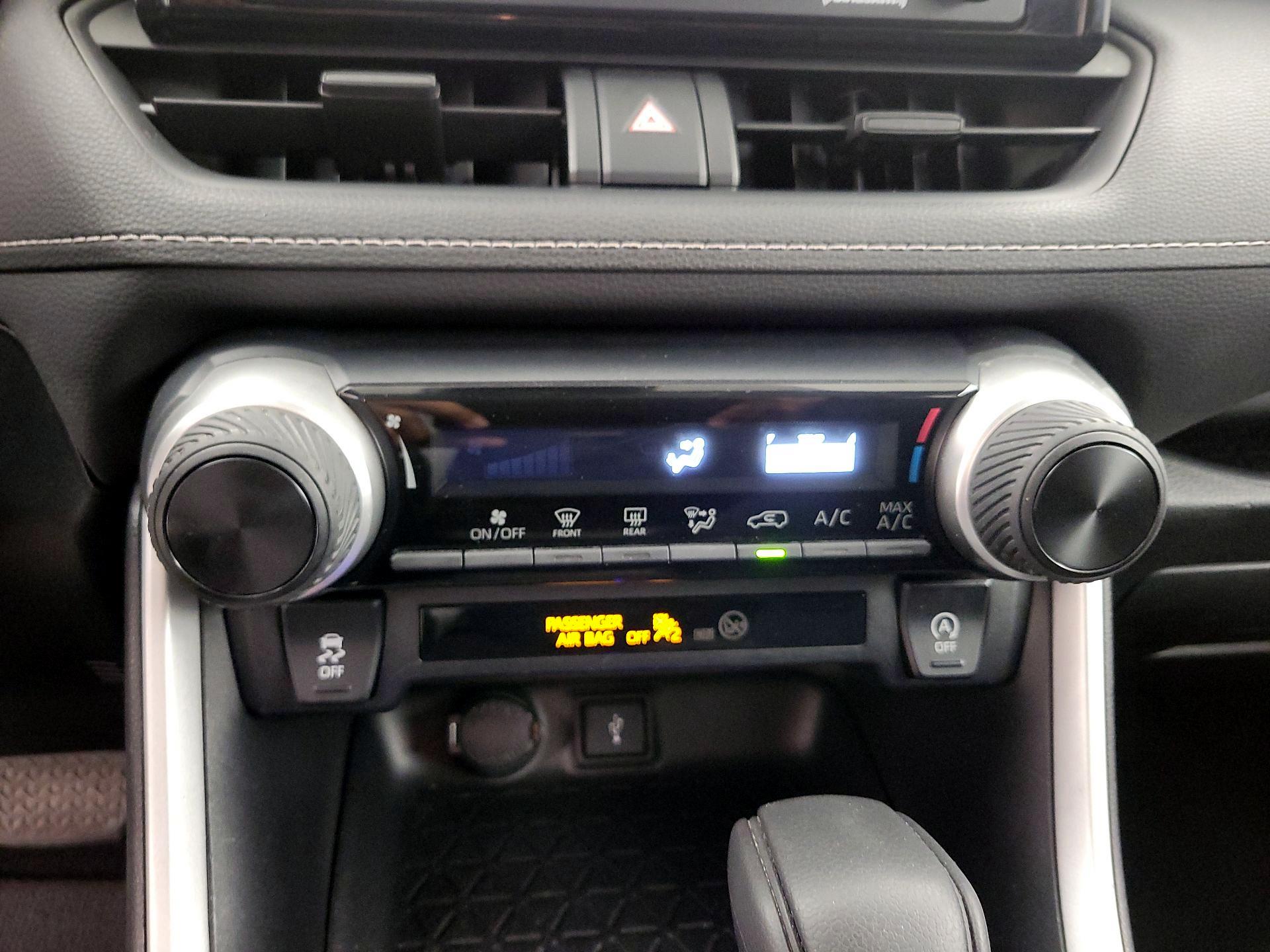 Thumbnail: 2020 Toyota RAV4 - 16