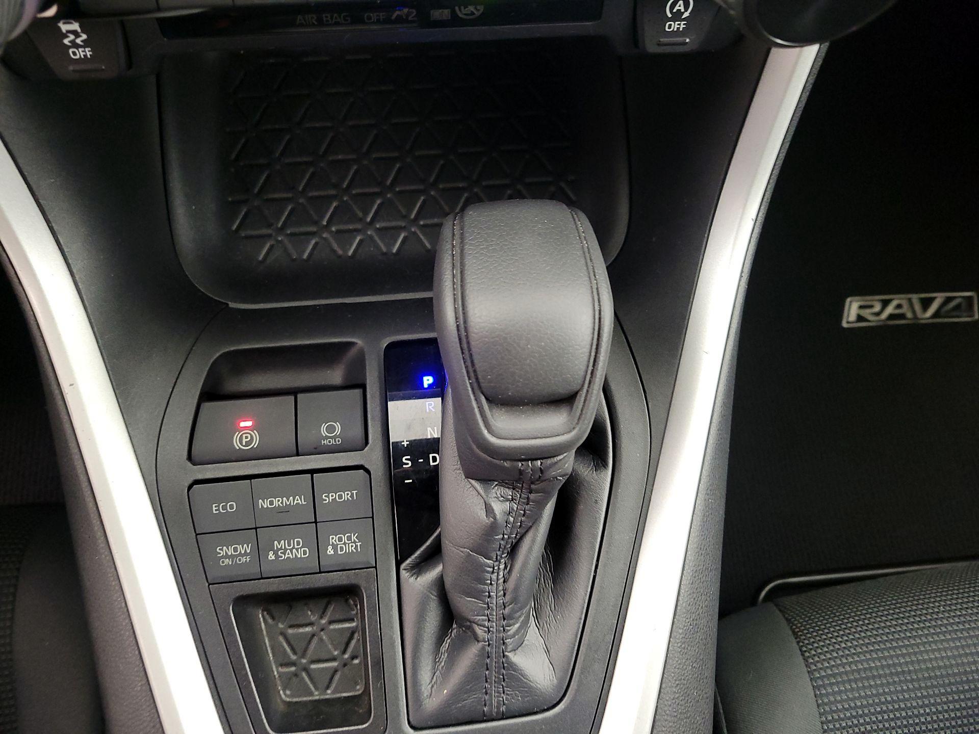 Thumbnail: 2020 Toyota RAV4 - 17