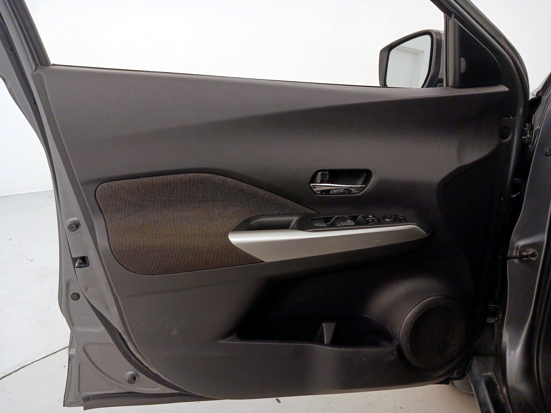 Thumbnail: 2020 Nissan Kicks - 12