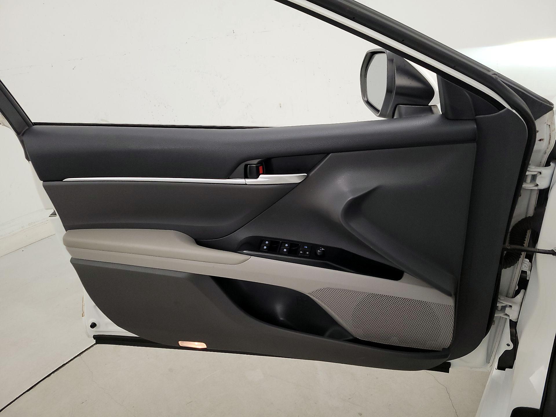 Thumbnail: 2018 Toyota Camry - 12