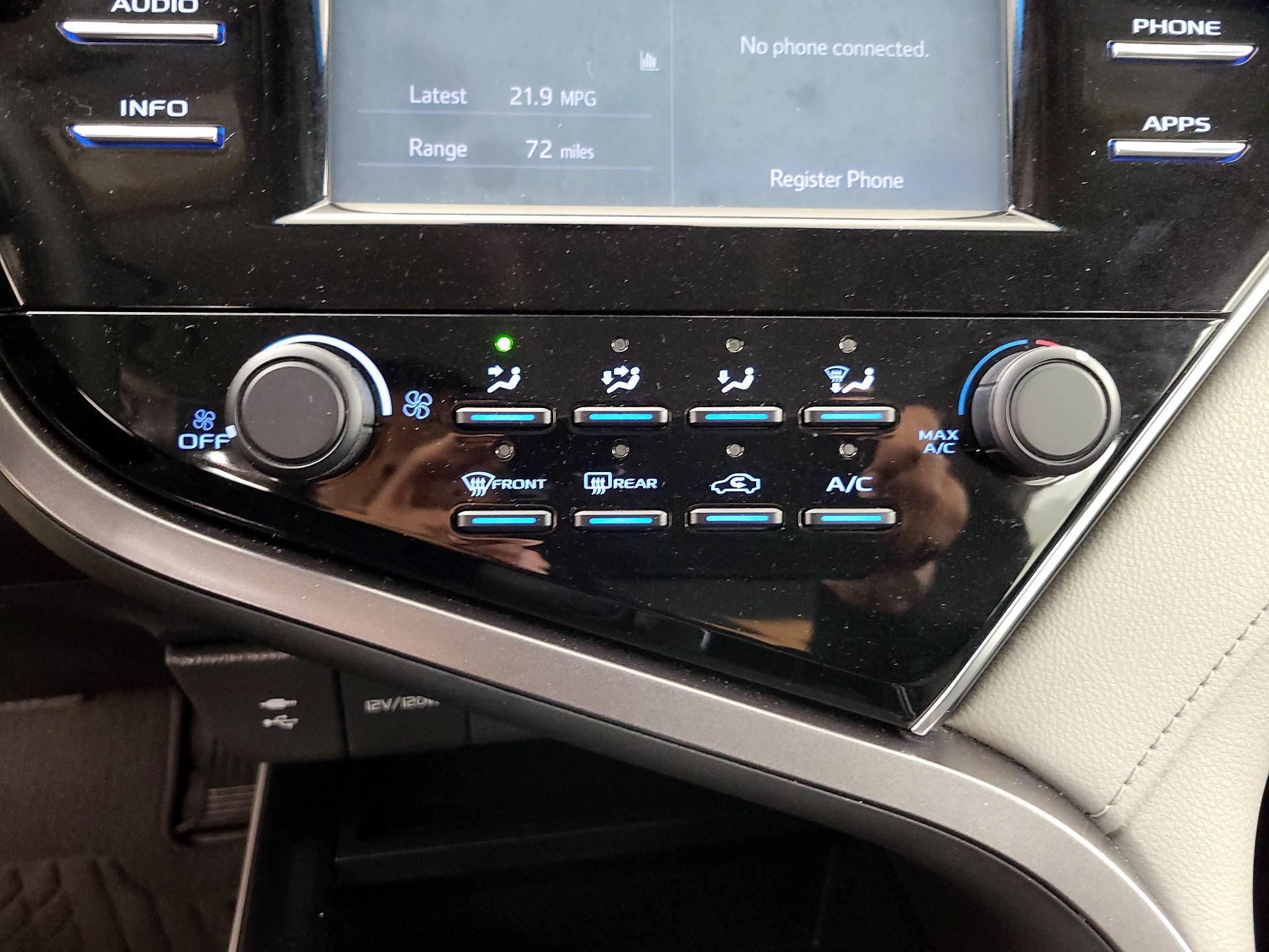 Thumbnail: 2018 Toyota Camry - 16