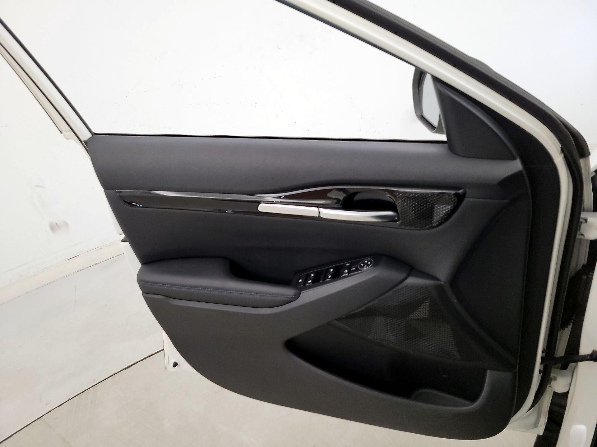 Thumbnail: 2023 Kia Seltos - 12