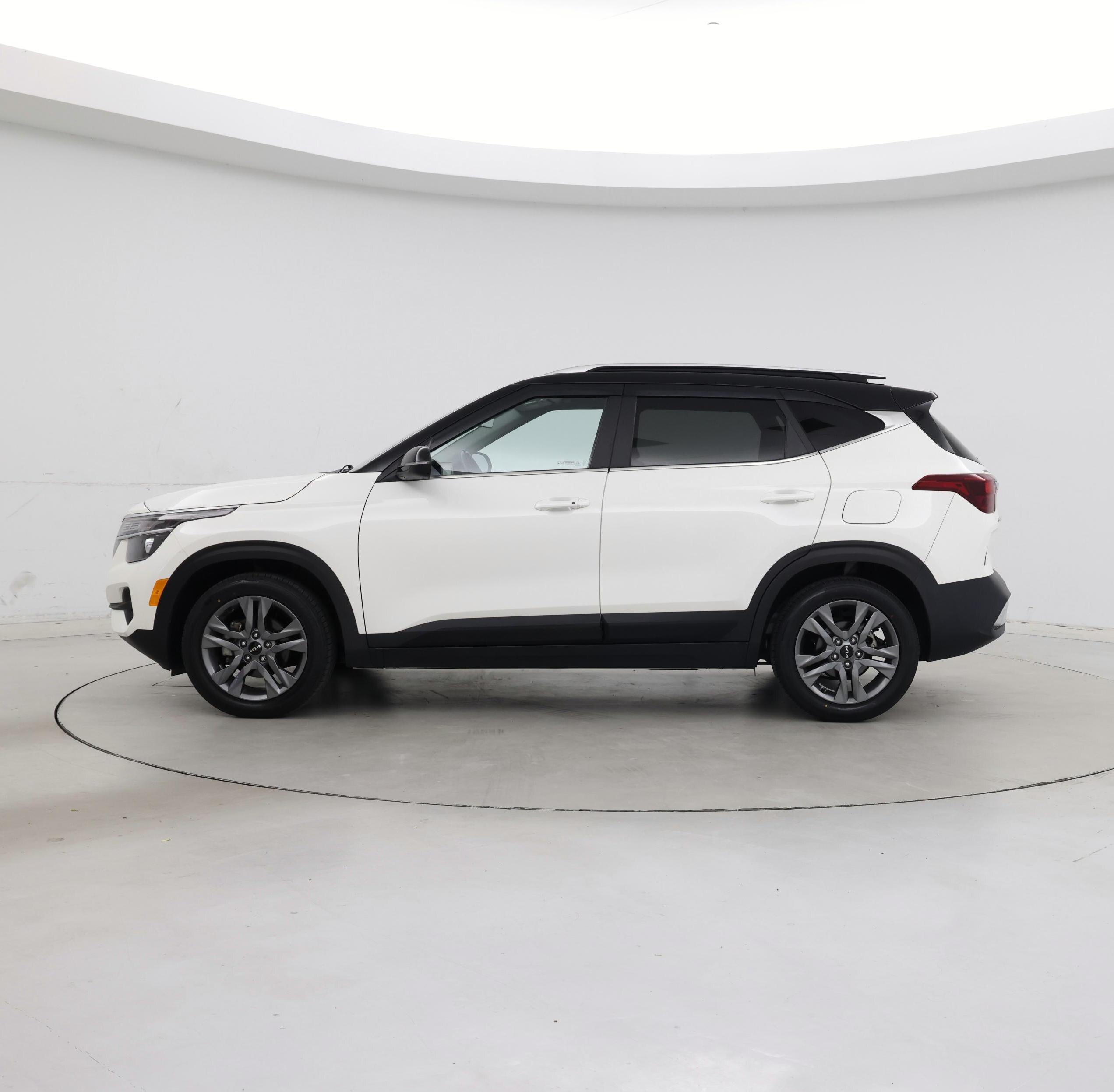 Thumbnail: 2023 Kia Seltos - 3