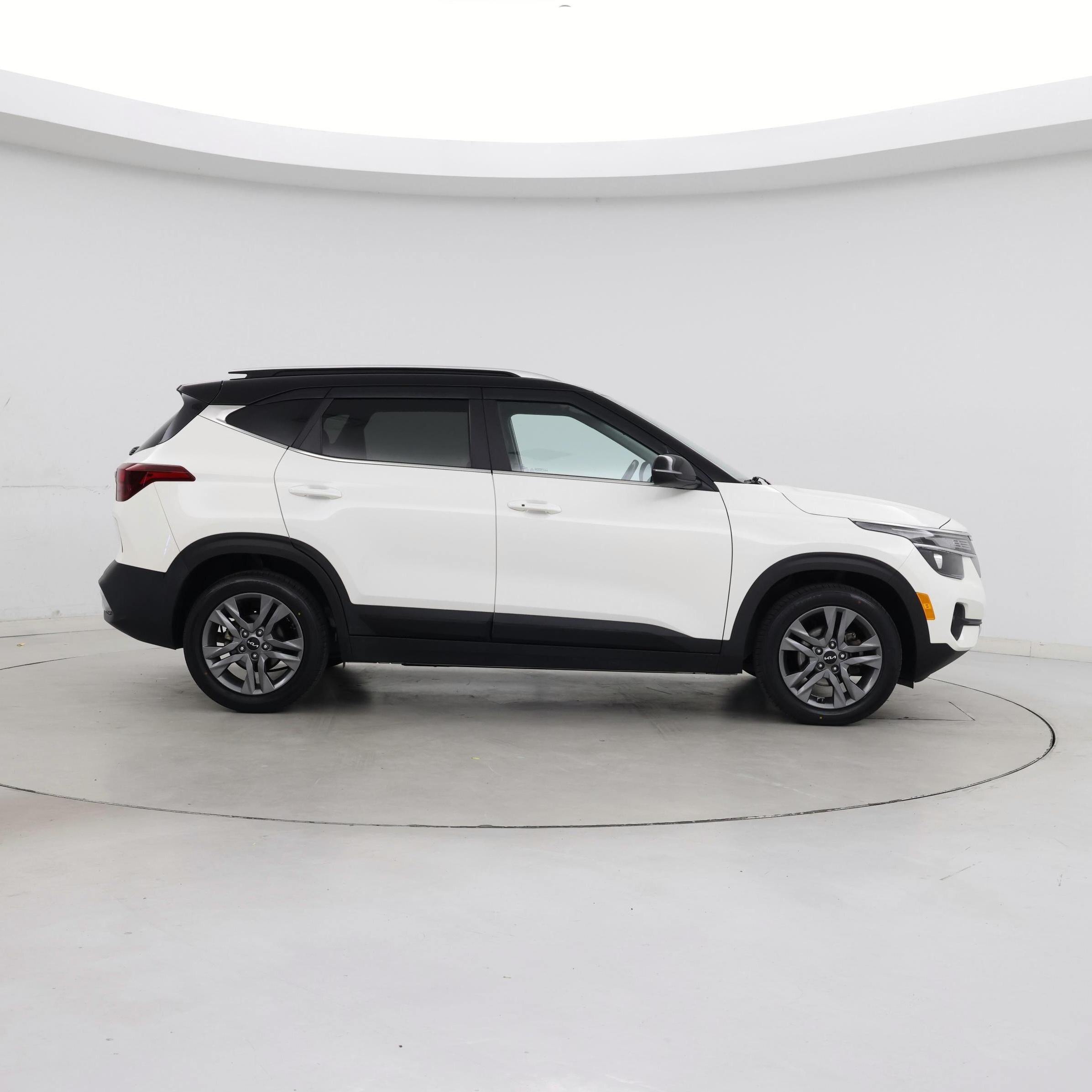 Thumbnail: 2023 Kia Seltos - 7