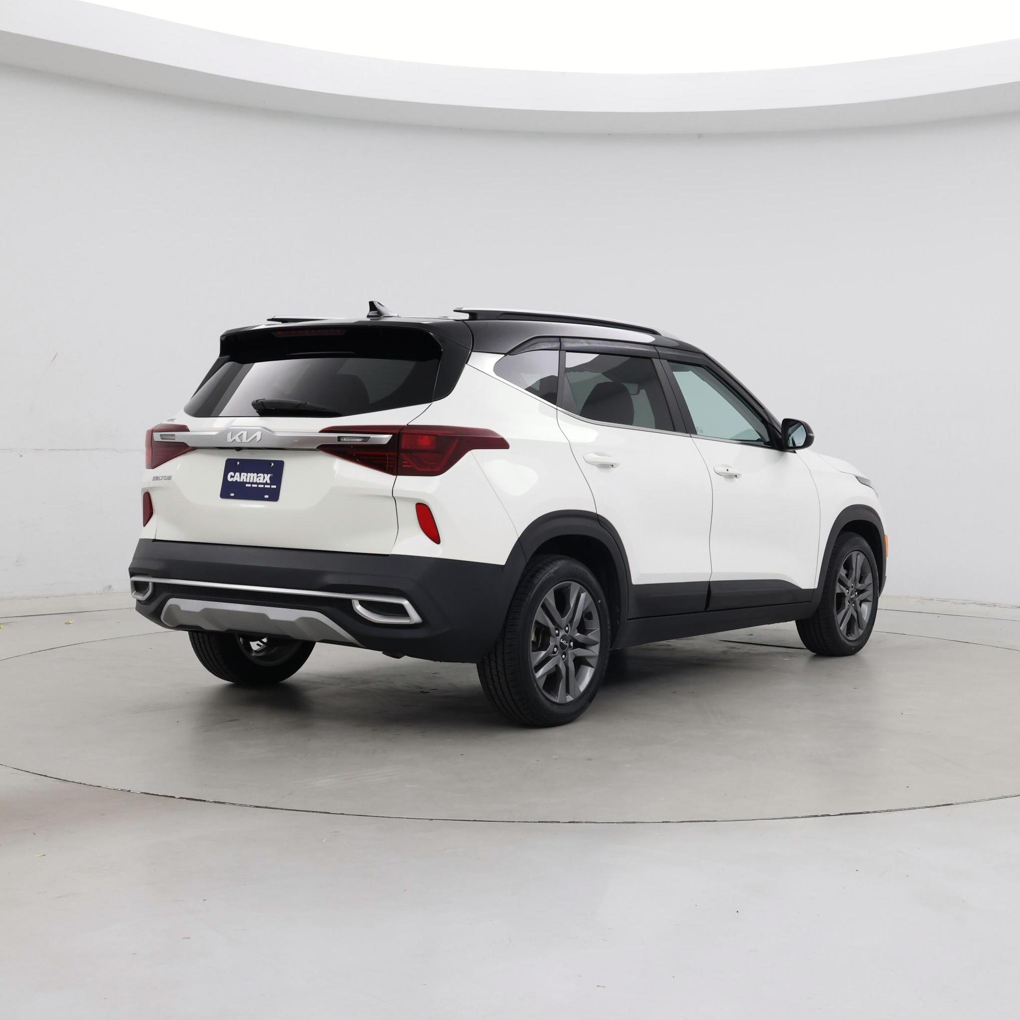 Thumbnail: 2023 Kia Seltos - 8